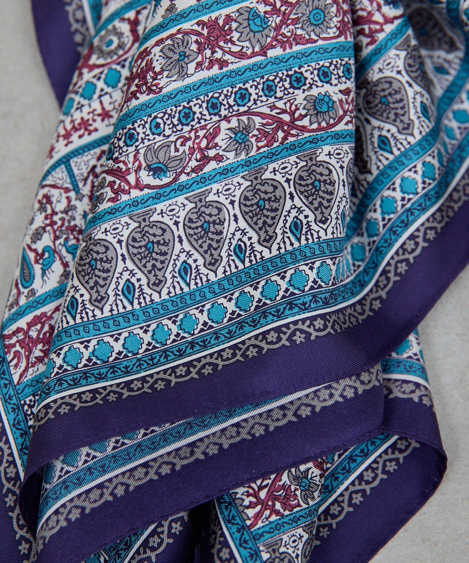 GALLARDAGALANTE(ガリャルダガランテ) 【4/29(水)10:30 予約開始】【大人お洒落の必需品！】オリエンタル柄シルクスカーフ