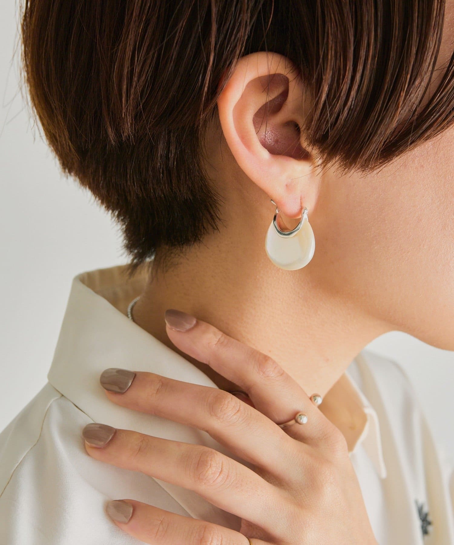 ear PAPILLONNER(イア パピヨネ) 《スターリングシルバー使用》ぽってりMOPピアス