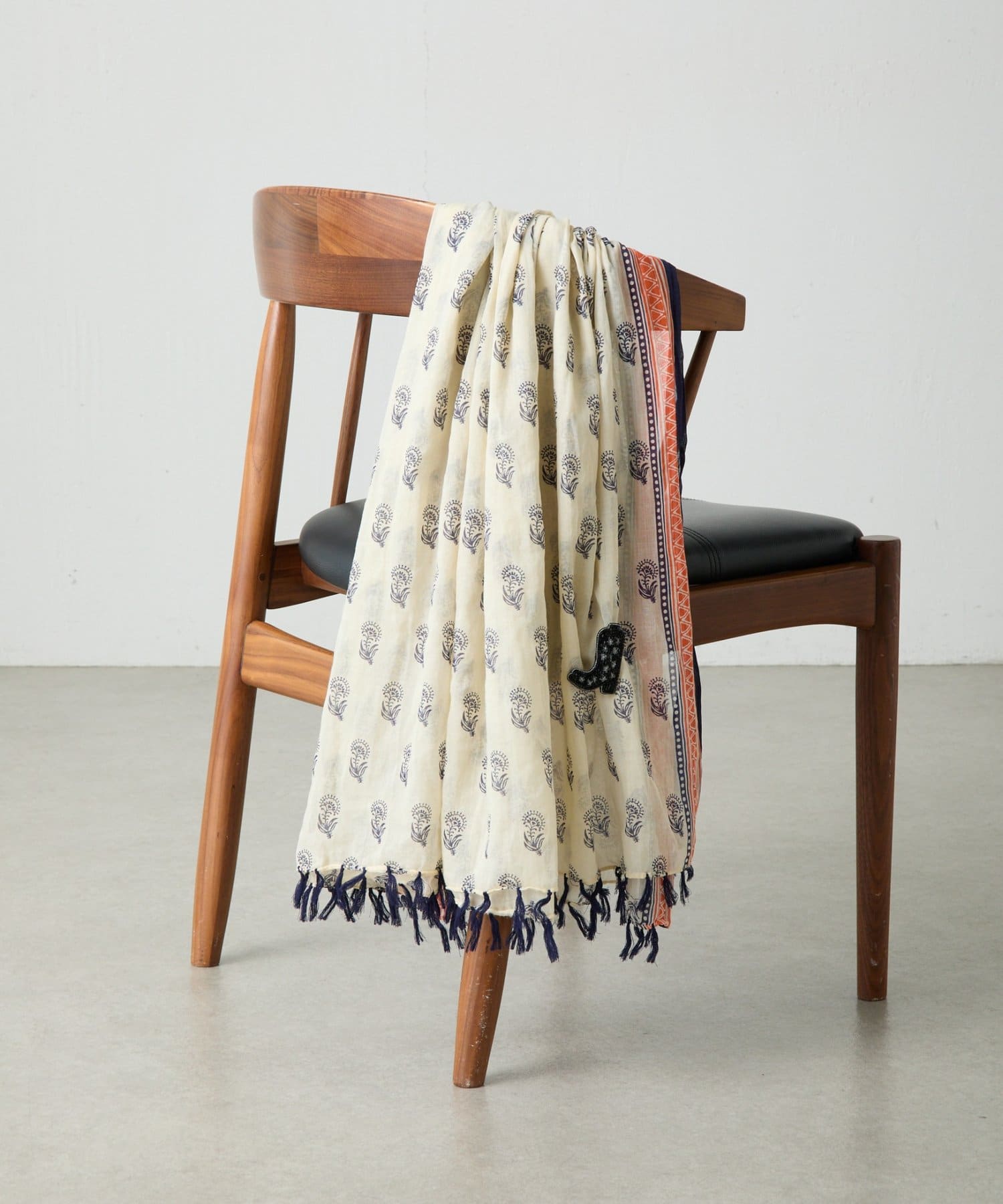 COLLAGE GALLARDAGALANTE(コラージュ ガリャルダガランテ) 【QTL CREATIONS別注 】ビーズブローチ付きストール