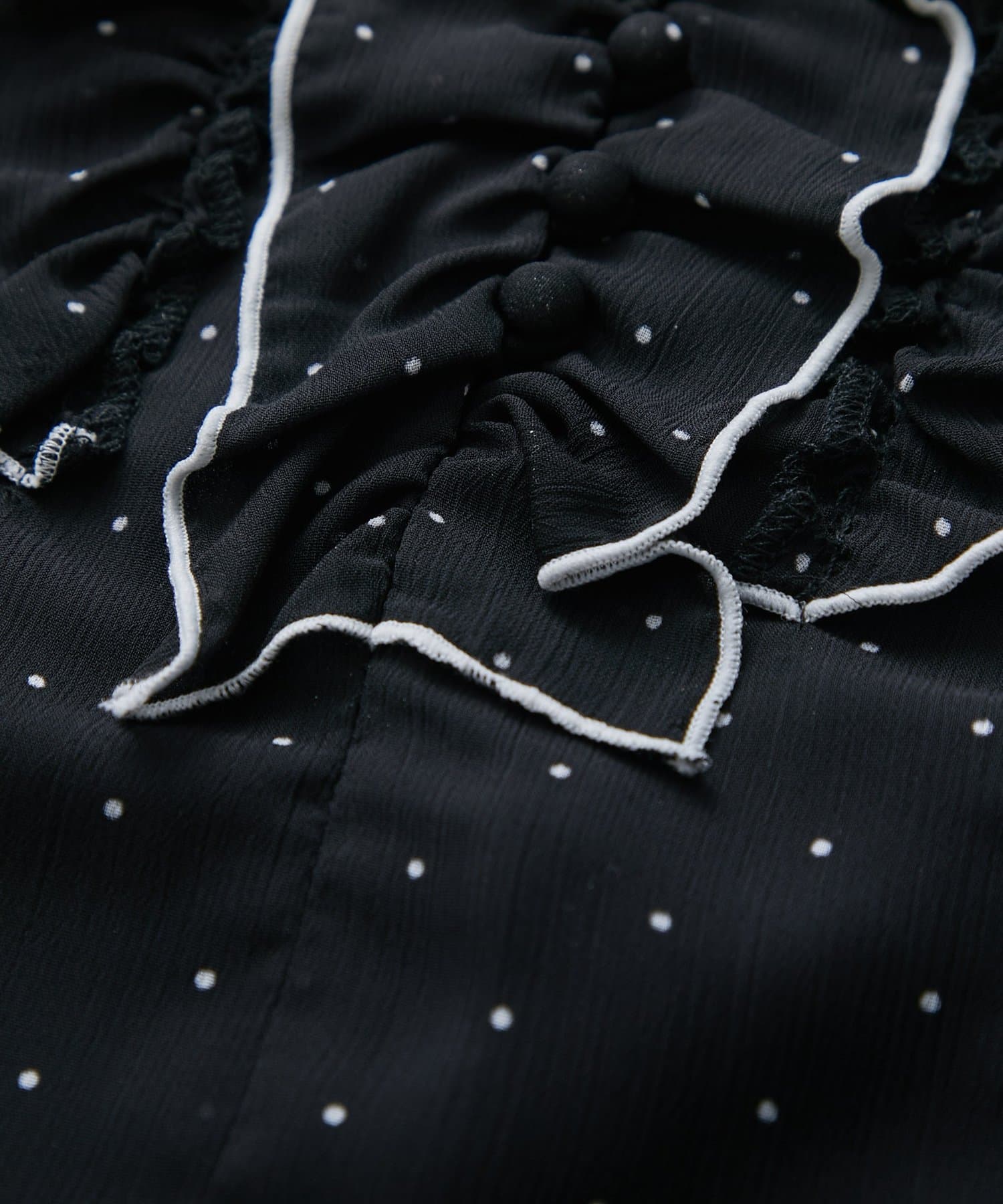 La boutique BonBon(ラブティックボンボン) ドットプリントフリルブラウス