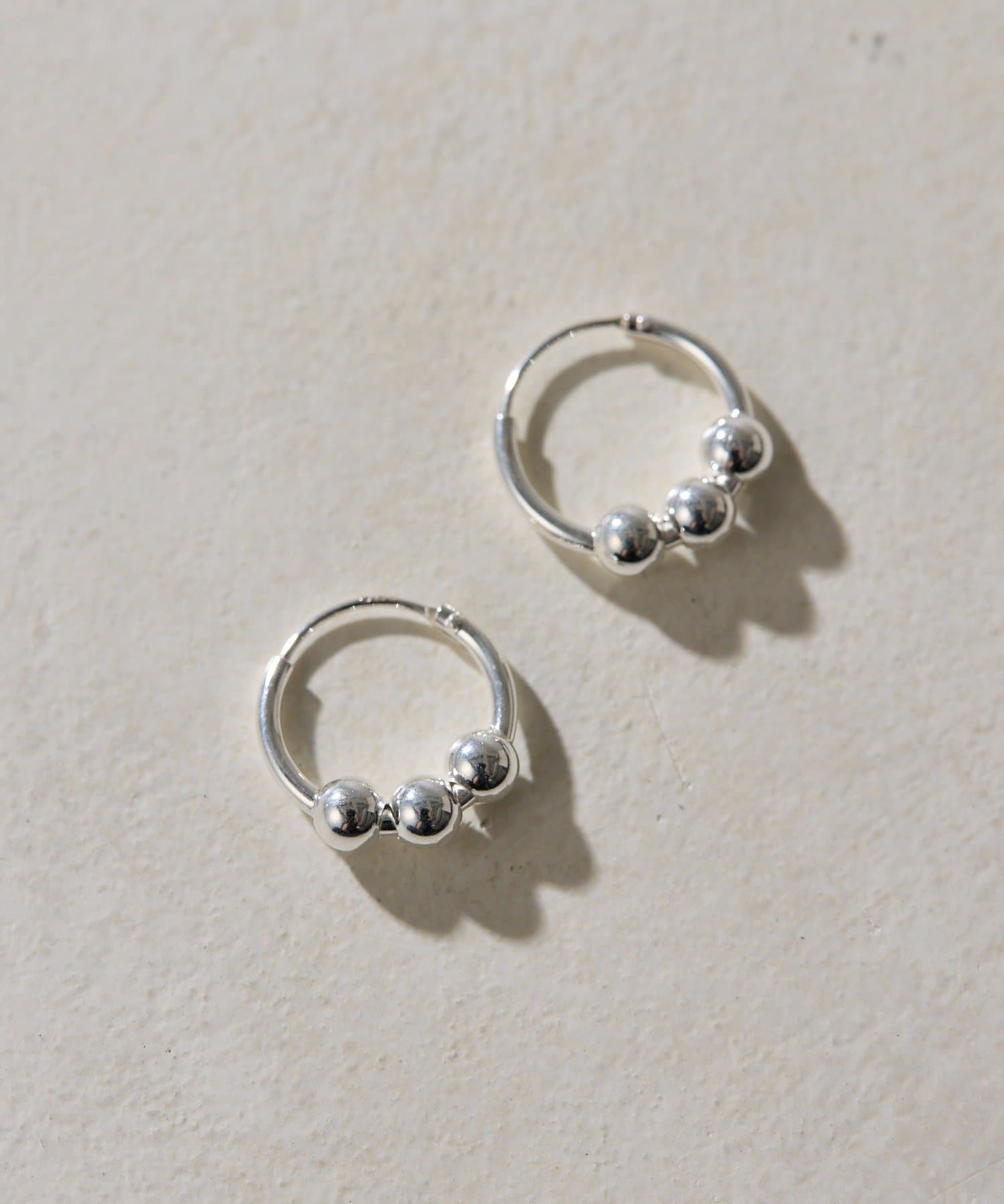 ear PAPILLONNER(イア パピヨネ) 《スターリングシルバー使用》スリーラウンドフープピアス
