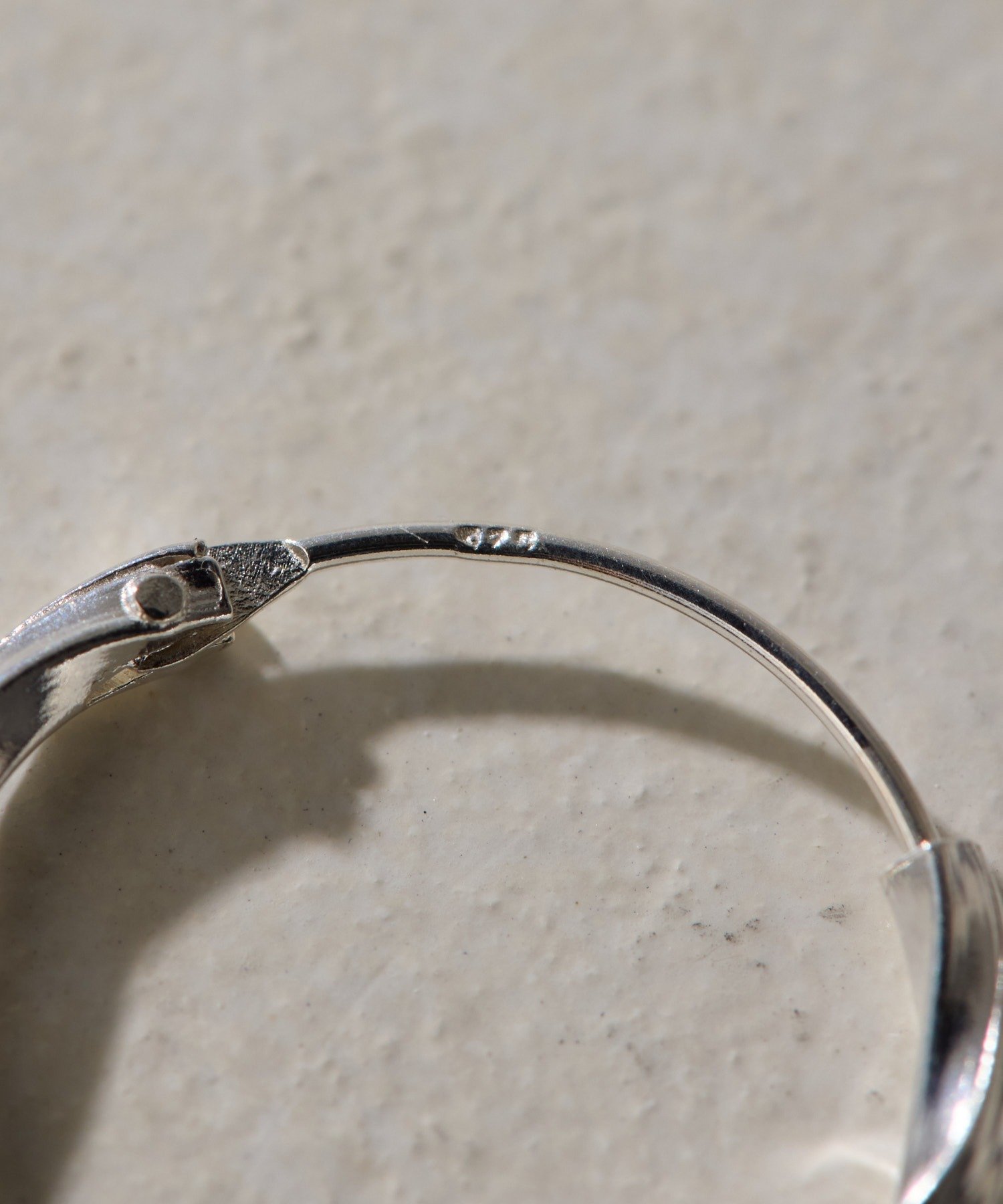 ear PAPILLONNER(イア パピヨネ) 《スターリングシルバー使用》ツイストフープピアス