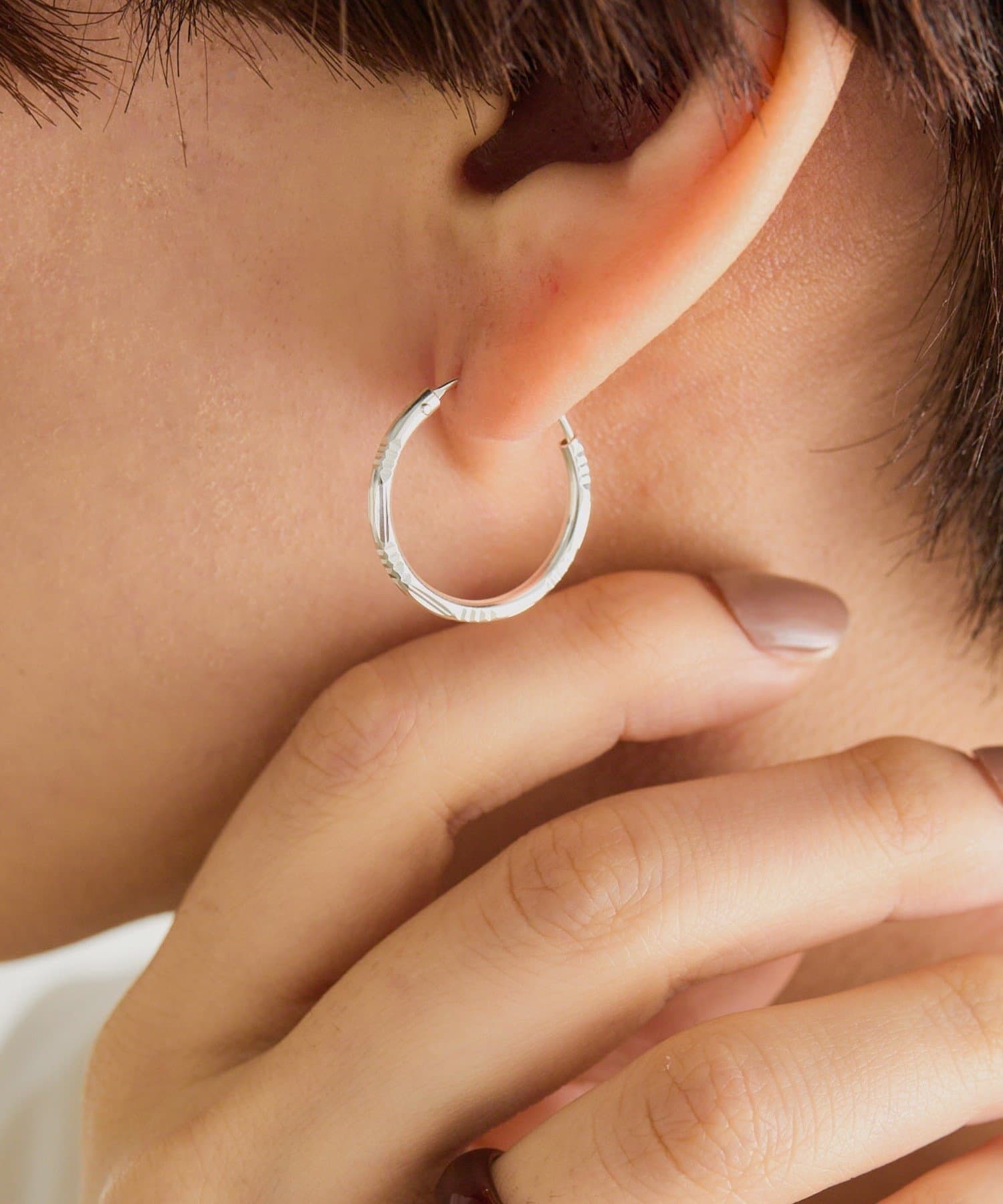 ear PAPILLONNER(イア パピヨネ) 《スターリングシルバー使用》柄入りフープピアス