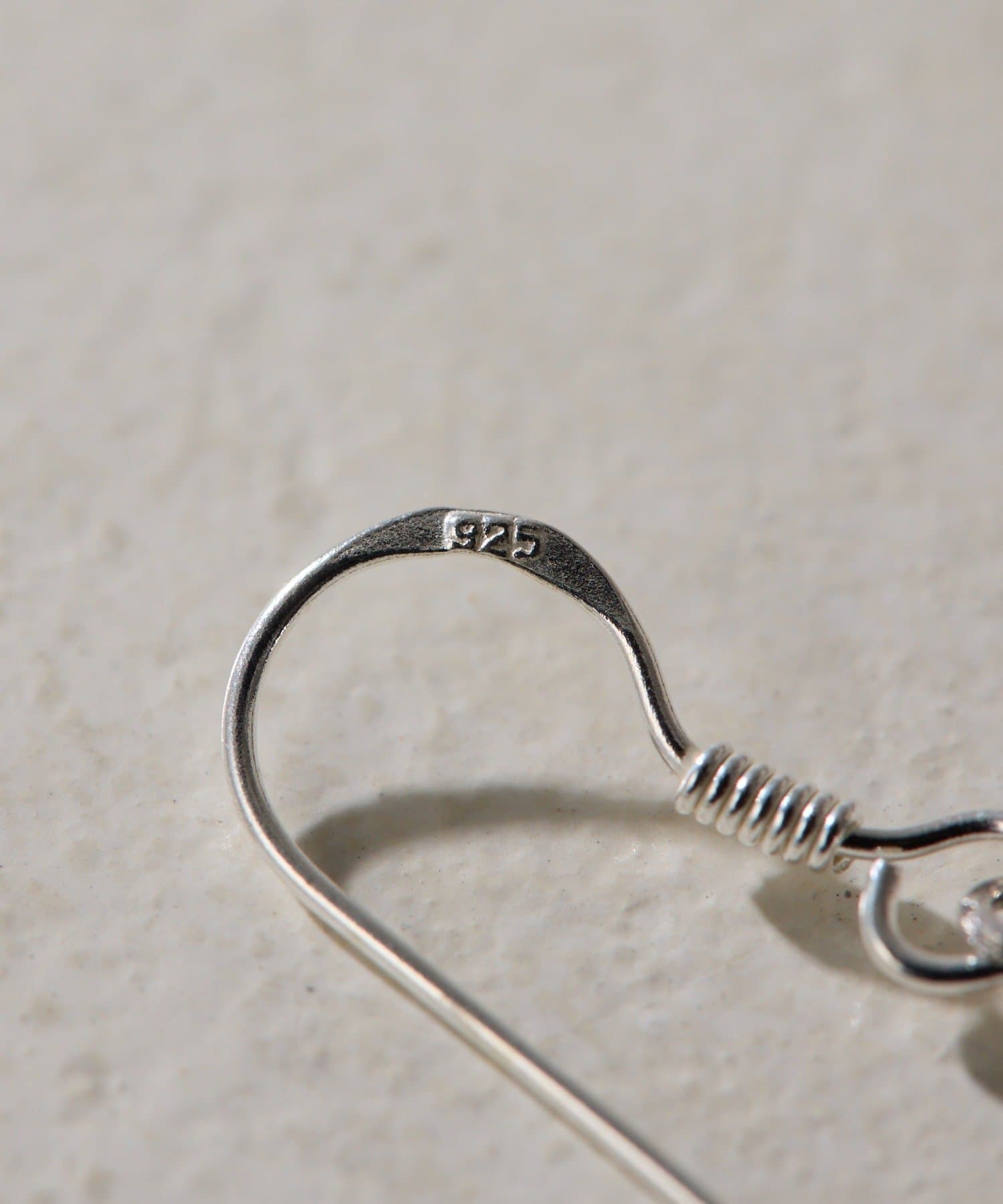 ear PAPILLONNER(イア パピヨネ) 《スターリングシルバー使用》雫すかしピアス