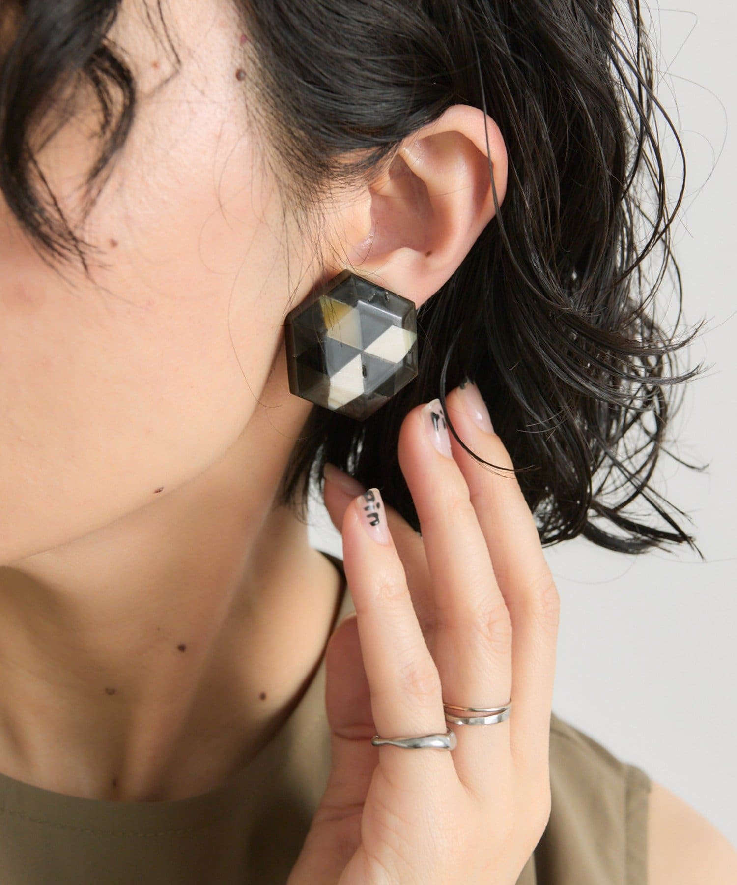 ear PAPILLONNER(イア パピヨネ) 水牛角モザイクイヤリング