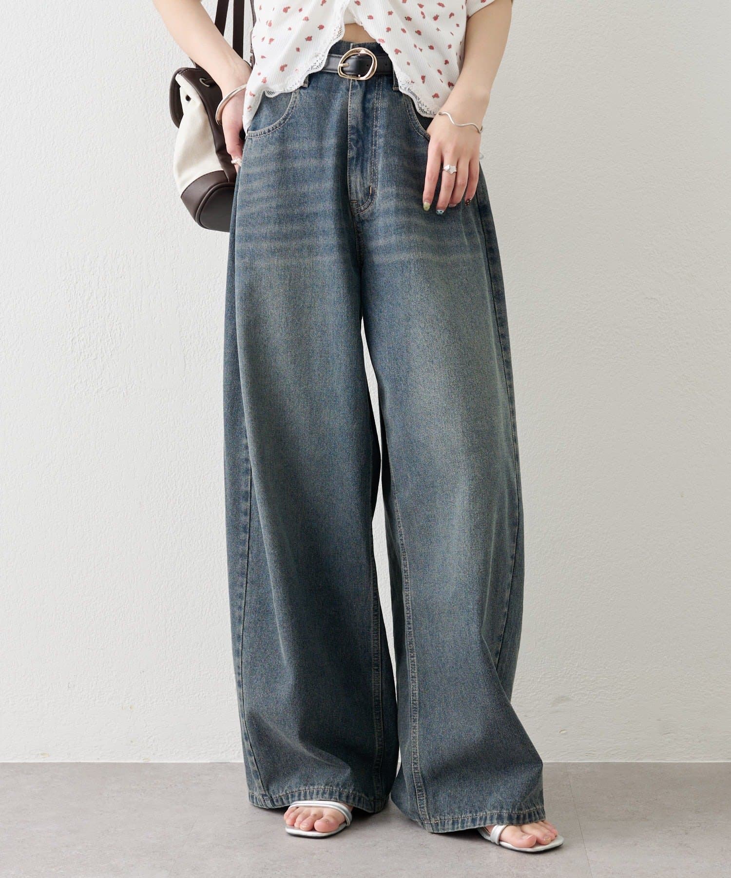 mystic(ミスティック) ベルト付きカーブワイドデニム