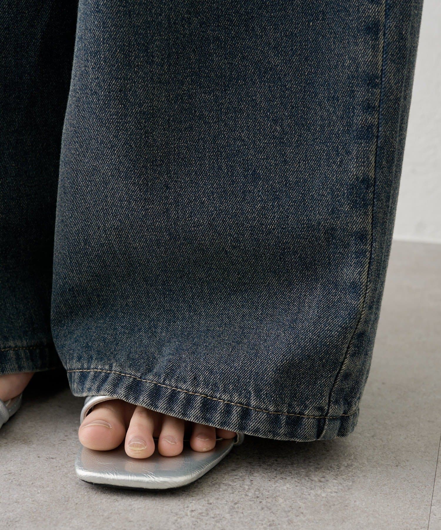 mystic(ミスティック) ベルト付きカーブワイドデニム