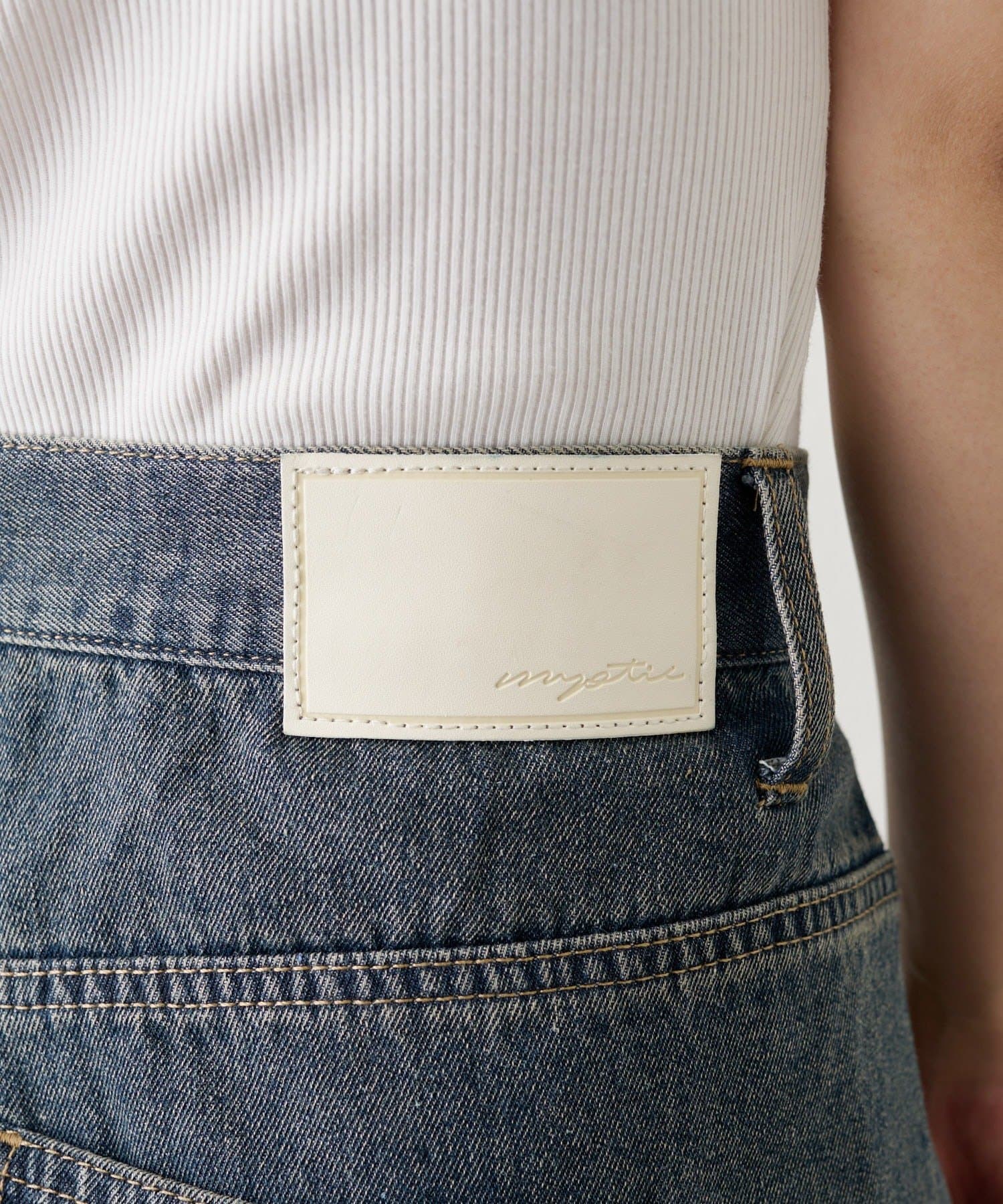 mystic(ミスティック) ベルト付きカーブワイドデニム