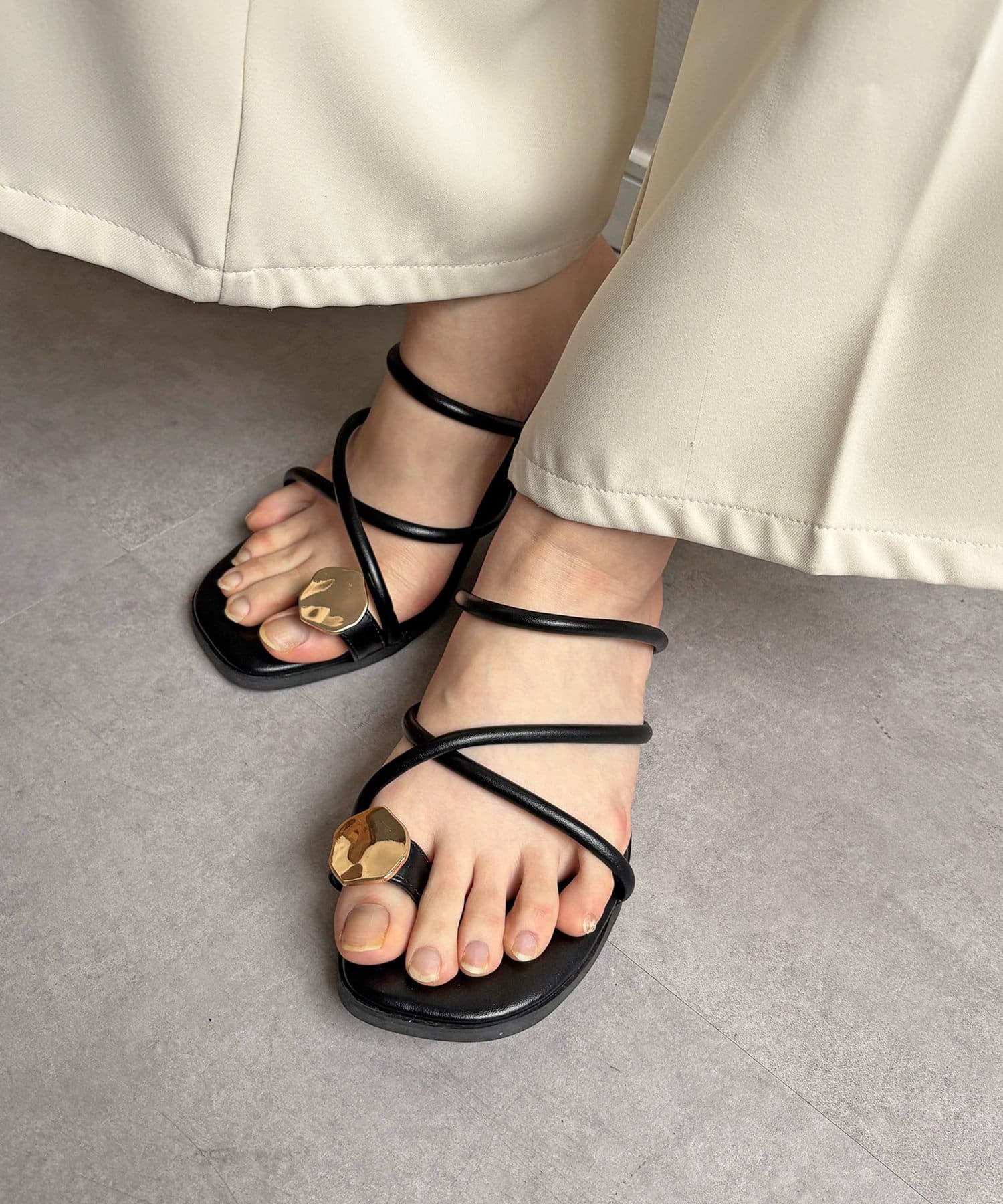 Thevon.(ゼヴォン) ニュアンストングチューブサンダル