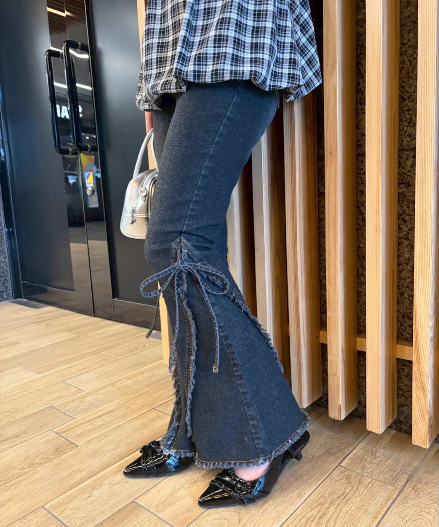 Remind me and forever(リマインドミーアンドフォーエバー) 【-3キロ見え美シルエット】フリンジ切替えリボンフレアデニム