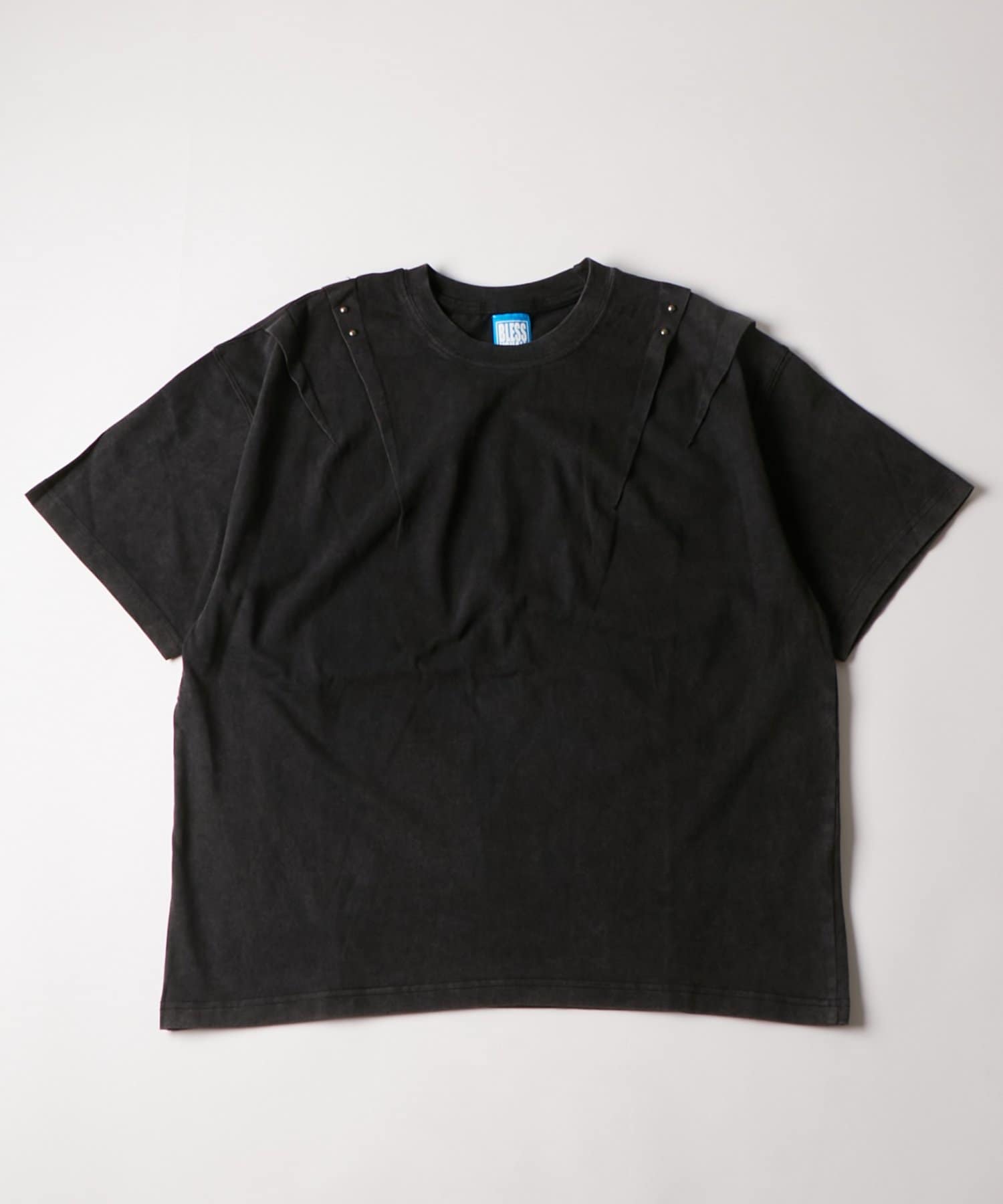 WHO’S WHO gallery(フーズフーギャラリー) BLESS YOU スタッズデザインTEE