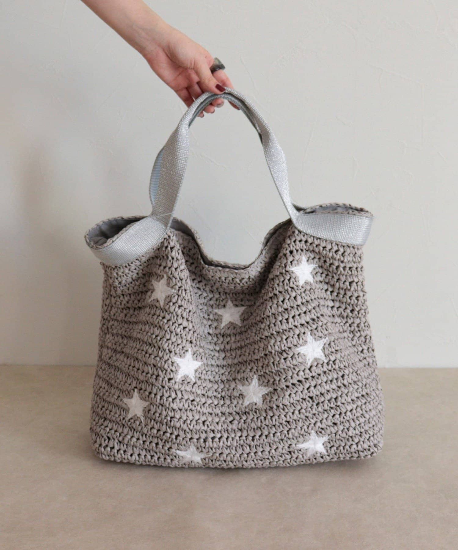 FREDY & GLOSTER(フレディ アンド グロスター) 星刺しゅうペーパーバッグ