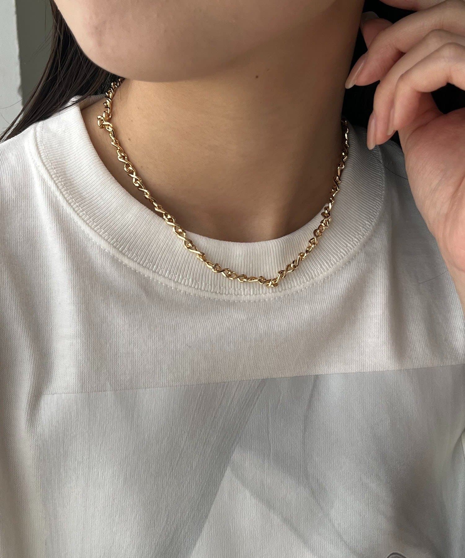 CAPRICIEUX LE'MAGE(カプリシュレマージュ) 〈GOLDY/ゴールディ〉ツイストチェーンショートネックレス