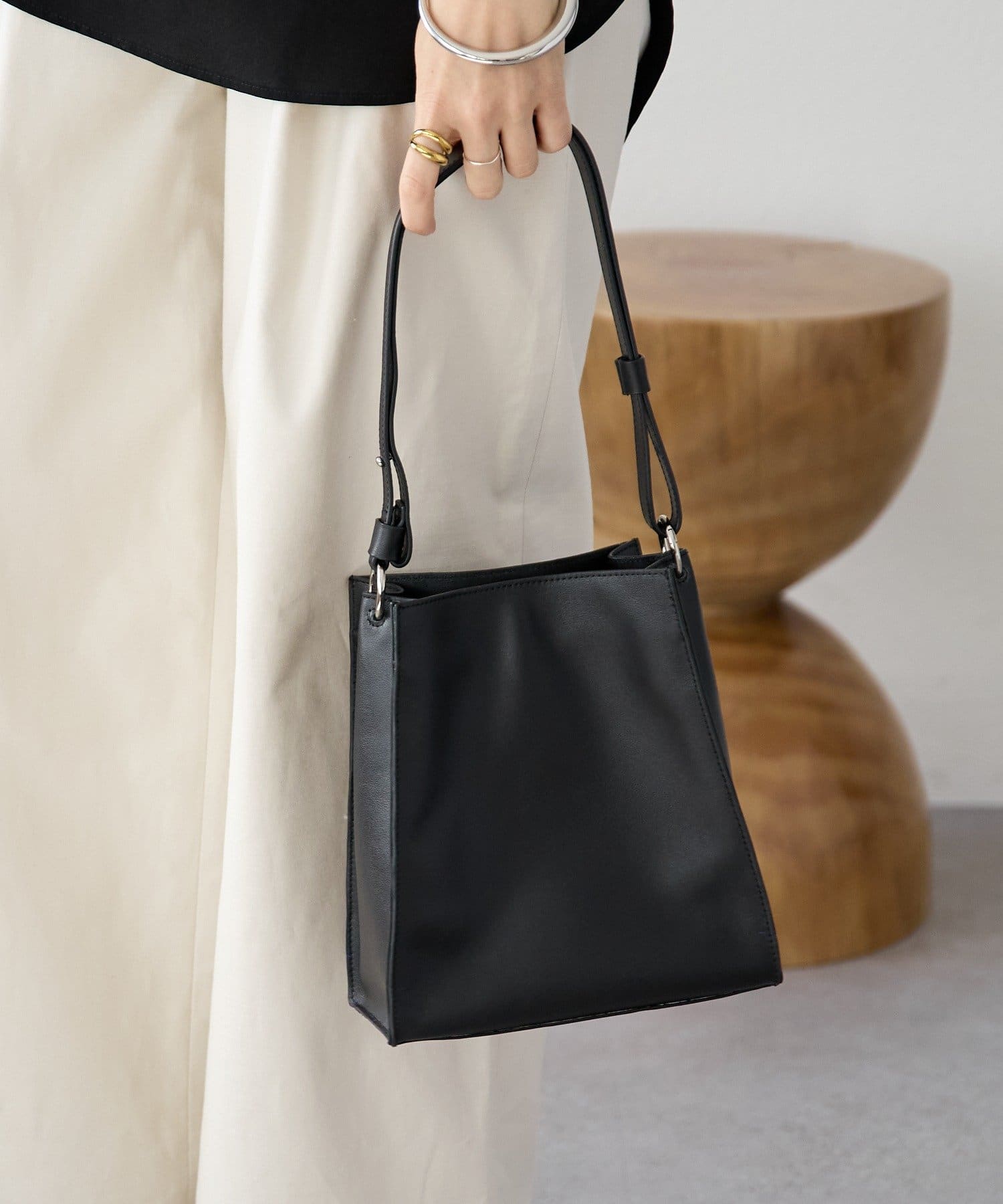 OUTLET(アウトレット) 【RIVE DROITE】スムース牛革スクエアショルダー