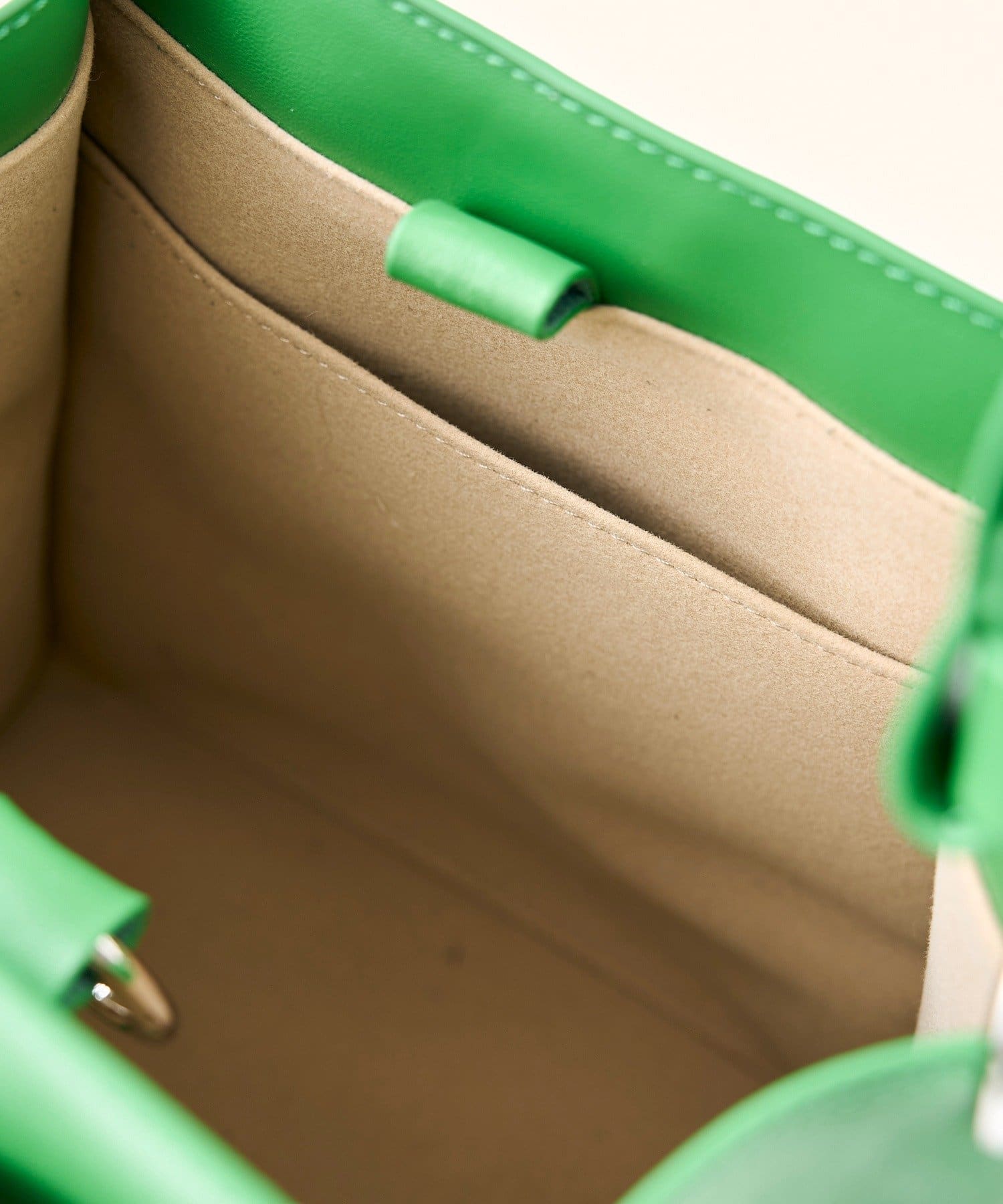 OUTLET(アウトレット) 【RIVE DROITE】スムース牛革スクエアショルダー