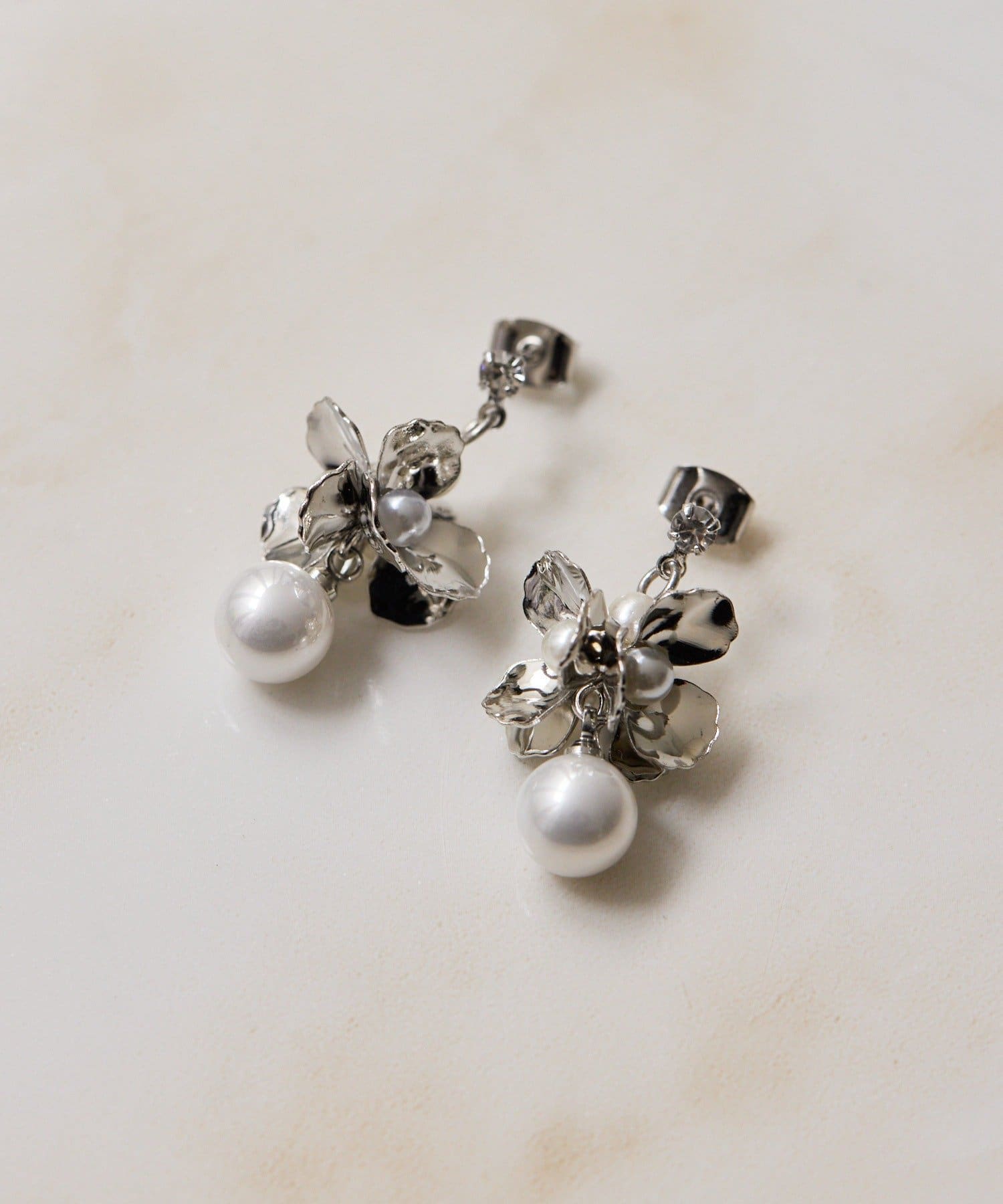 OUTLET(アウトレット) 【ear PAPILLONNER】ポンポンフラワーピアス