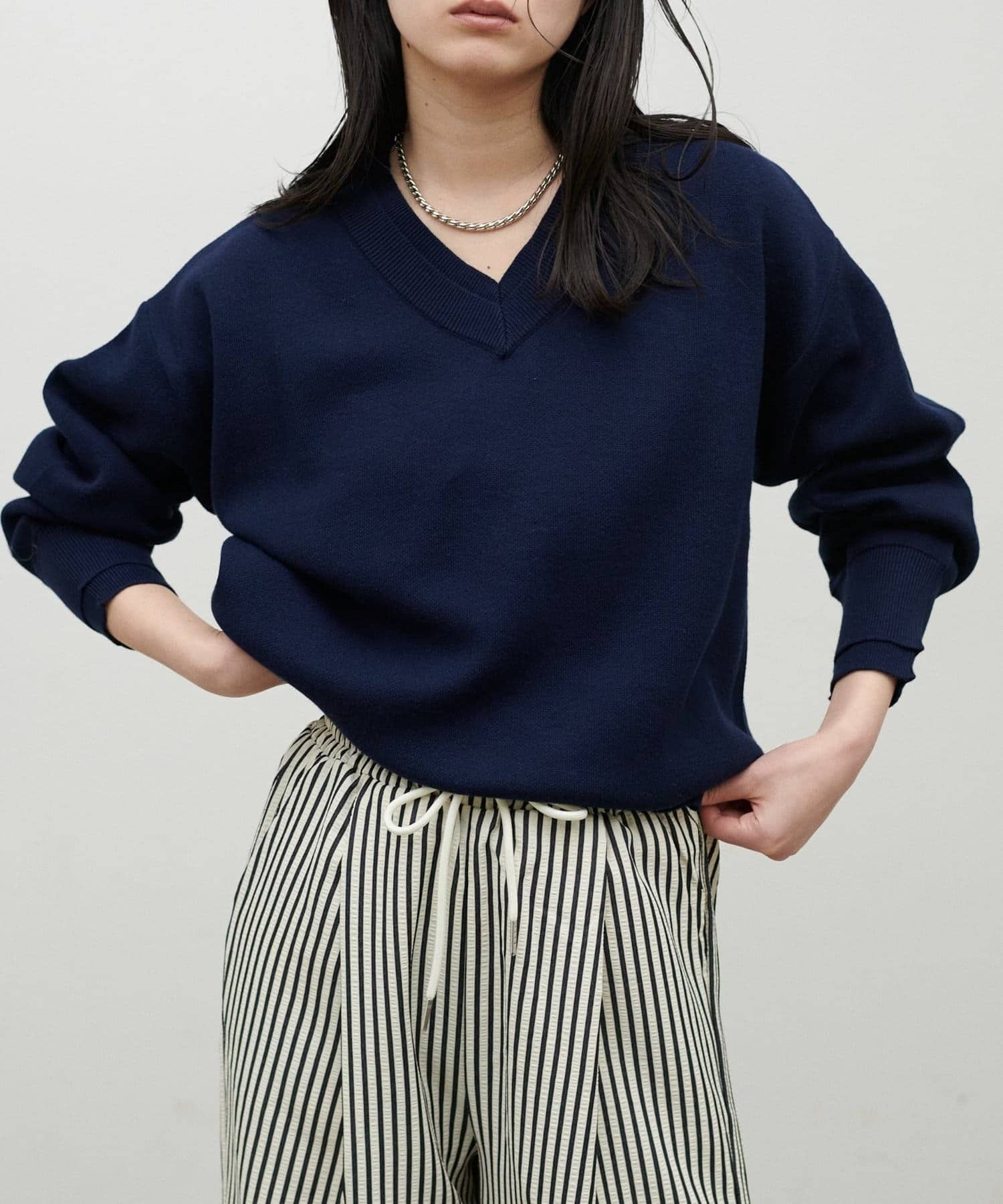 NICE CLAUP / OLIVE des OLIVE OUTLET(ナイスクラップ  / オリーブ デ オリーブ アウトレット) 【LARUTA】スエットライク二重Ｖネックニットプルオーバー