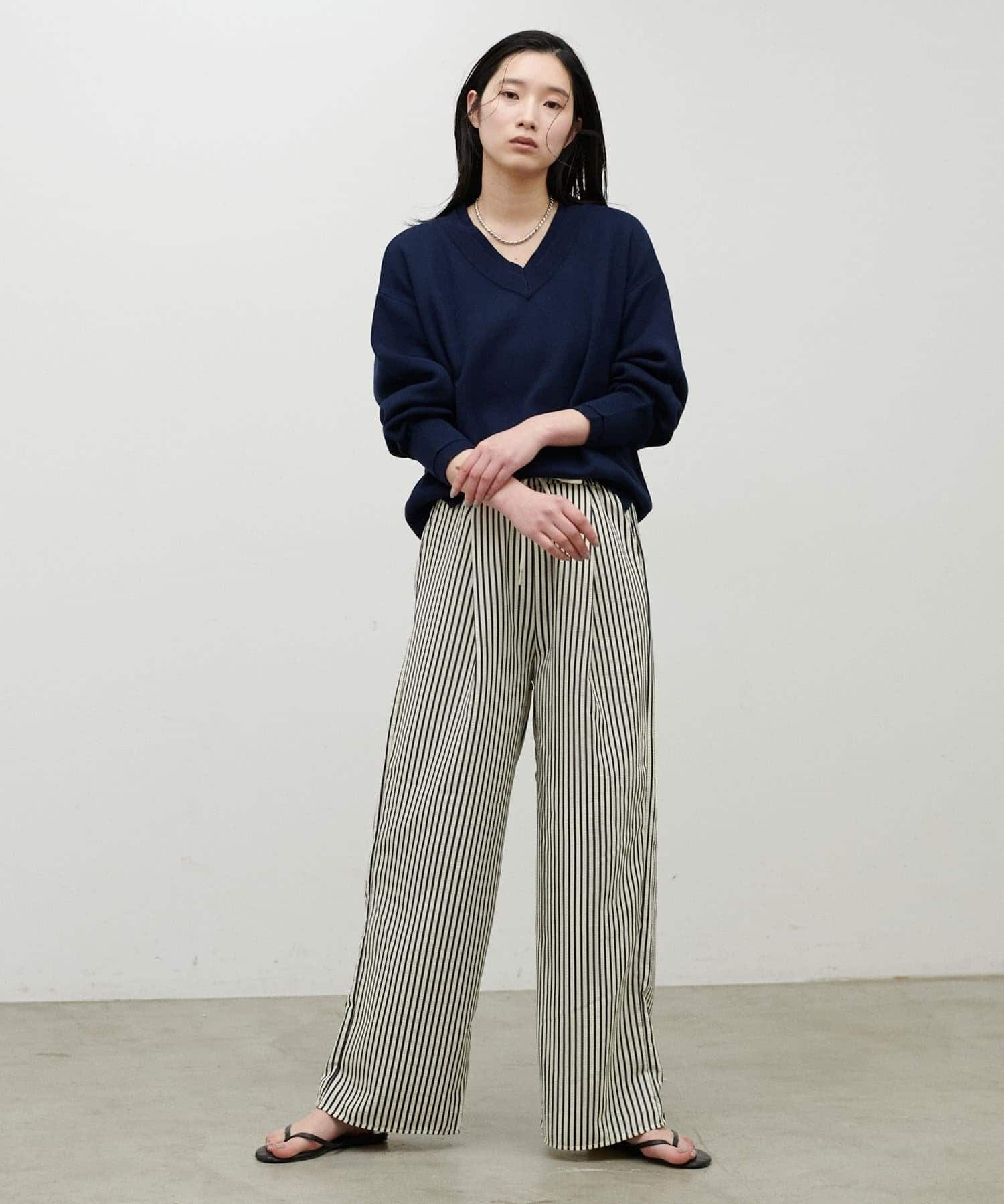 NICE CLAUP / OLIVE des OLIVE OUTLET(ナイスクラップ  / オリーブ デ オリーブ アウトレット) 【LARUTA】スエットライク二重Ｖネックニットプルオーバー