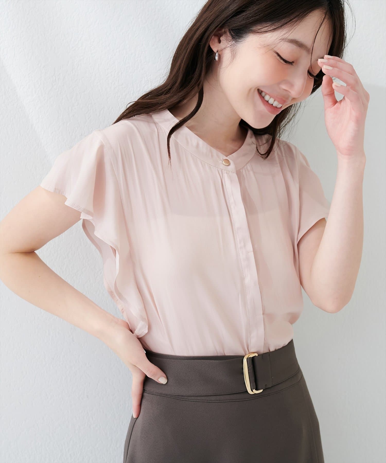 natural couture(ナチュラルクチュール) とろみサテンラッフル袖ブラウス