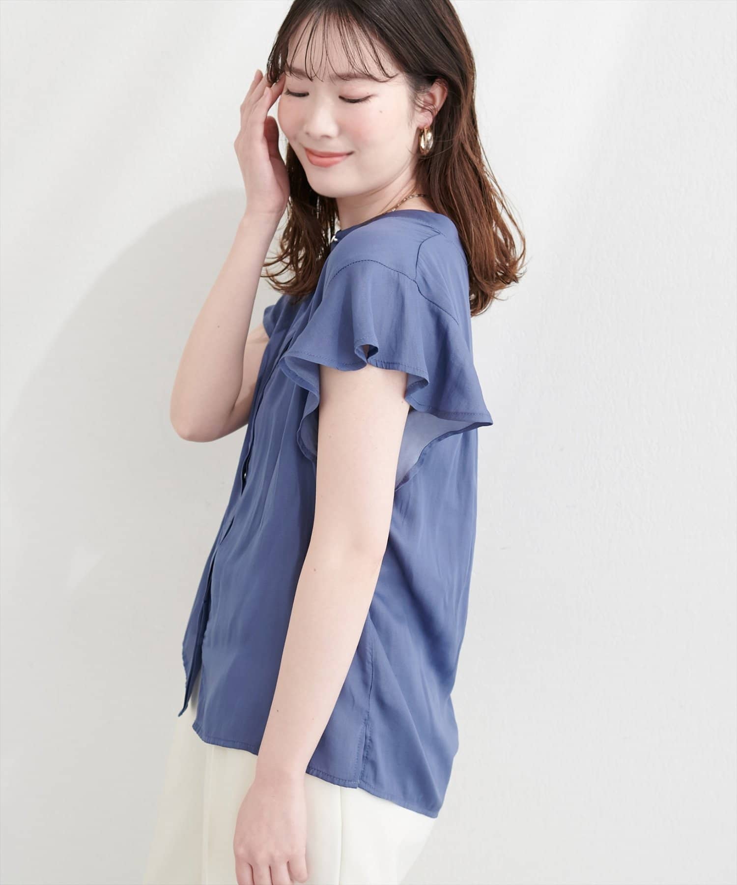 natural couture(ナチュラルクチュール) とろみサテンラッフル袖ブラウス