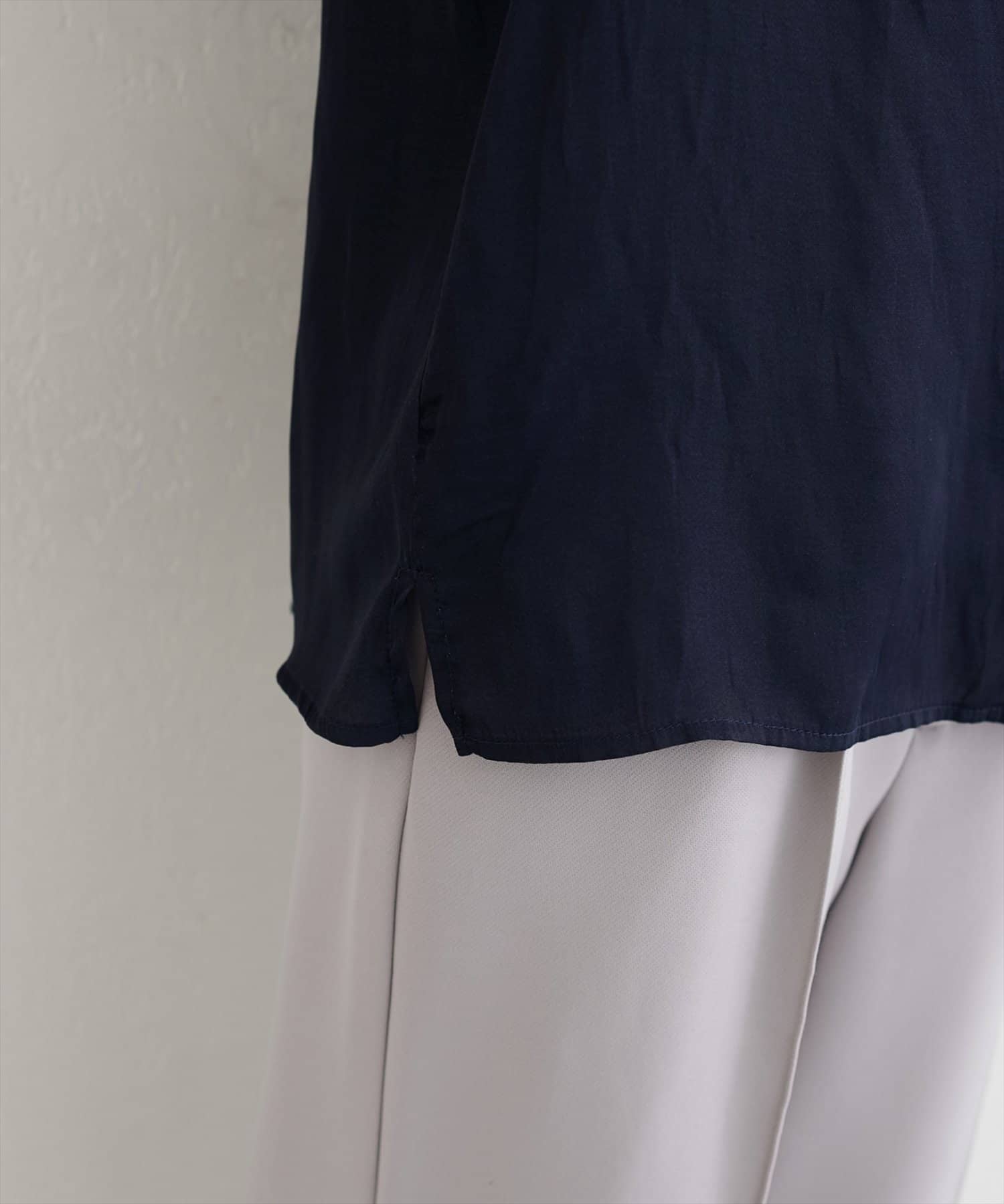 natural couture(ナチュラルクチュール) とろみサテンラッフル袖ブラウス