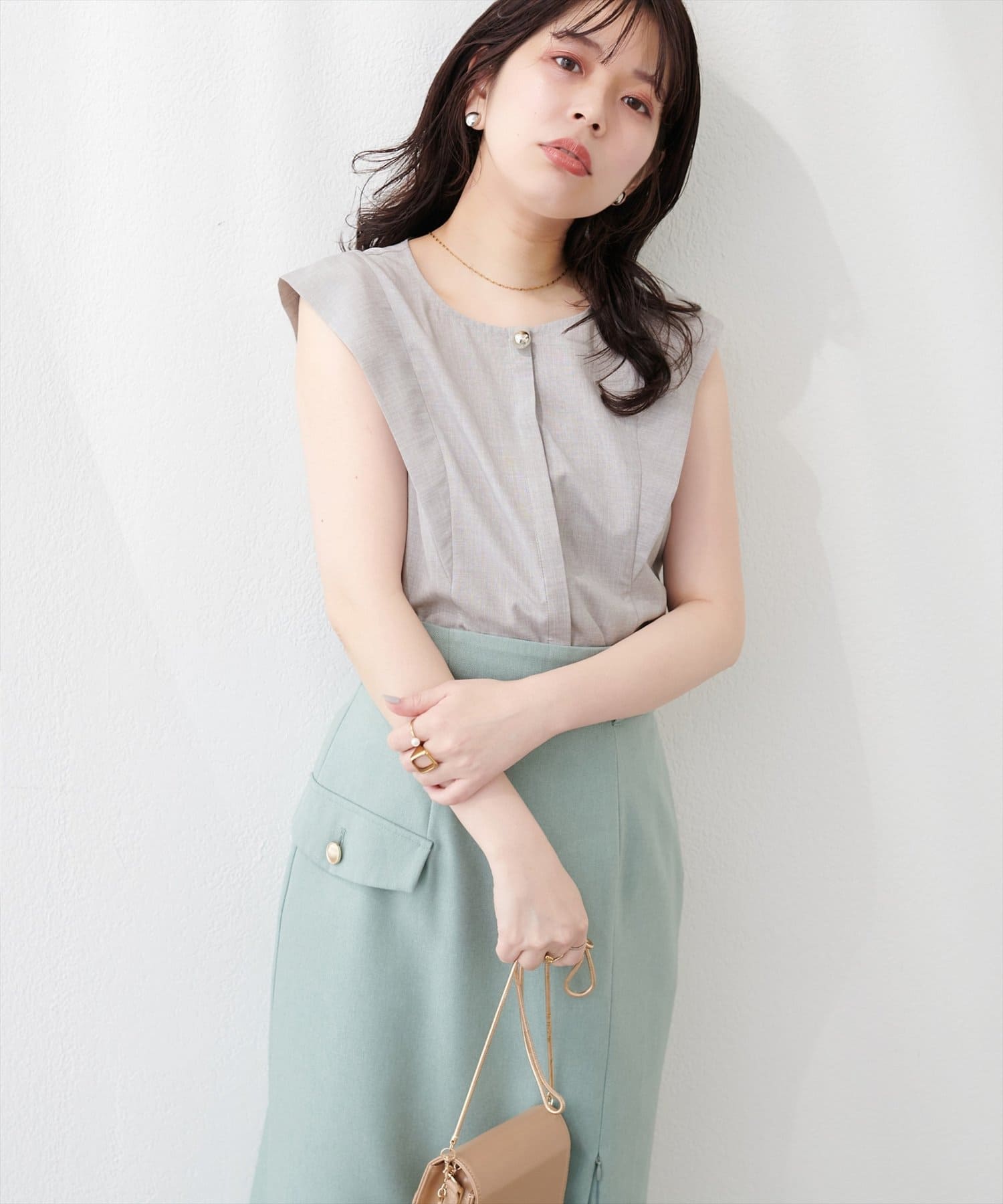 natural couture(ナチュラルクチュール) フロントタックペプラムブラウス