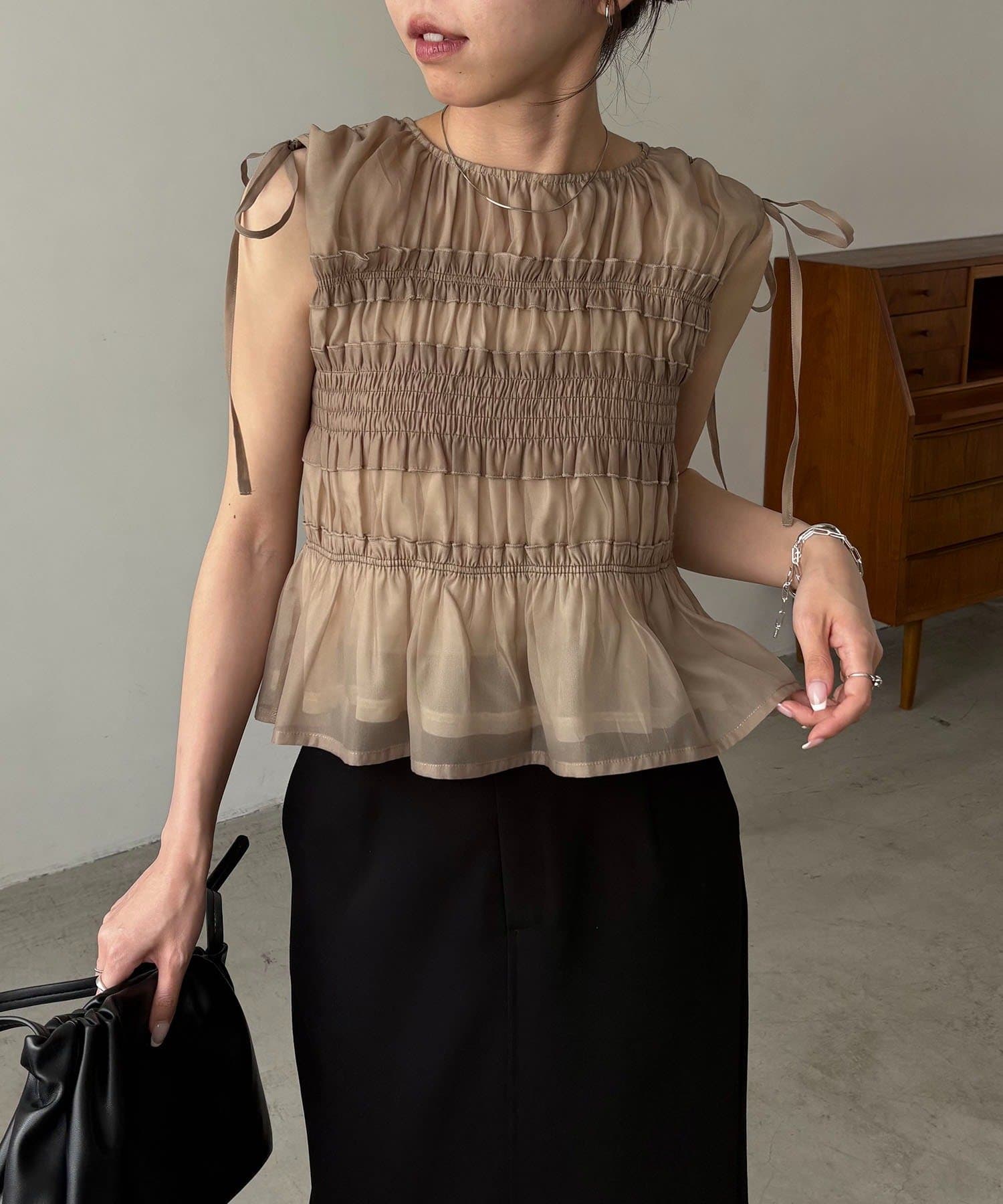 CAPRICIEUX LE'MAGE(カプリシュレマージュ) 【褒められトップス/360度スタイルアップ】オーガンジーペプラムブラウス