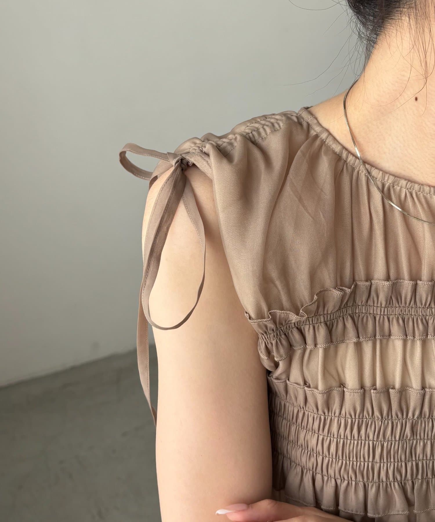 CAPRICIEUX LE'MAGE(カプリシュレマージュ) 【褒められトップス/360度スタイルアップ】オーガンジーペプラムブラウス