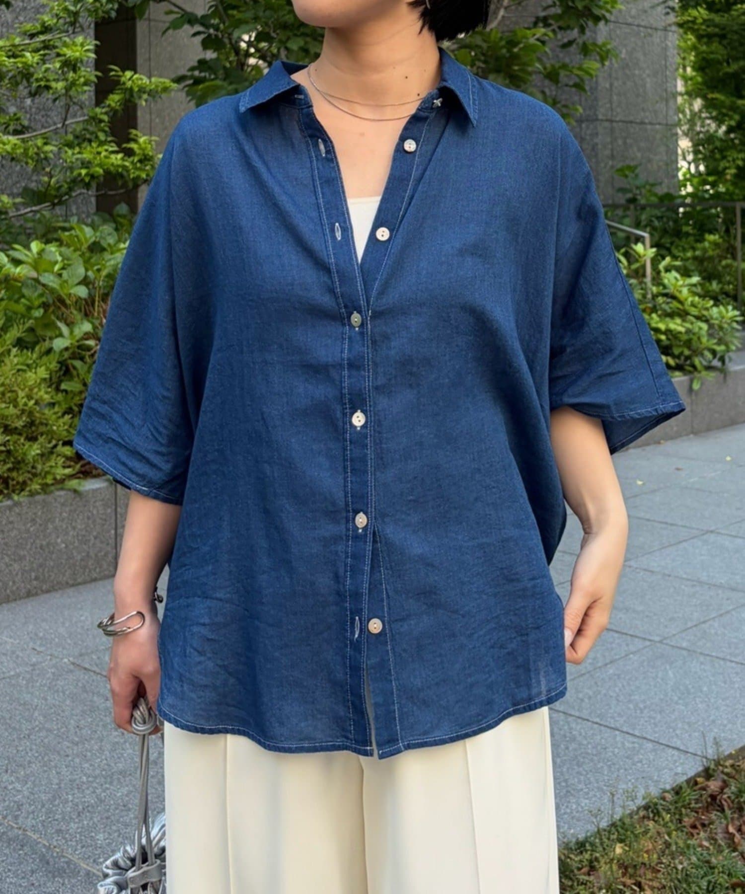 Jena　espace merveilleux(ジェナ　エスパスメルヴェイユ) シアーデニムドルマンシャツ