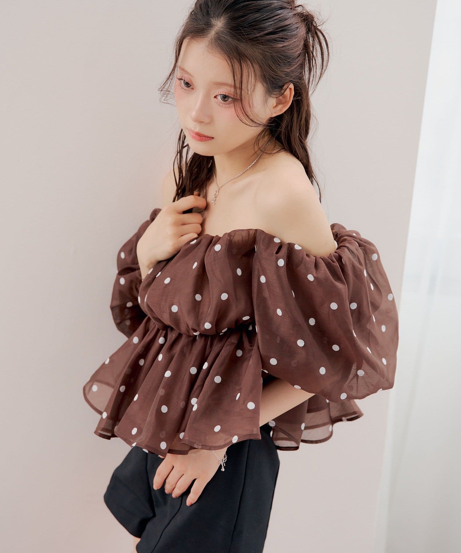 Chico(チコ) バルーンオフショルペプラムブラウス