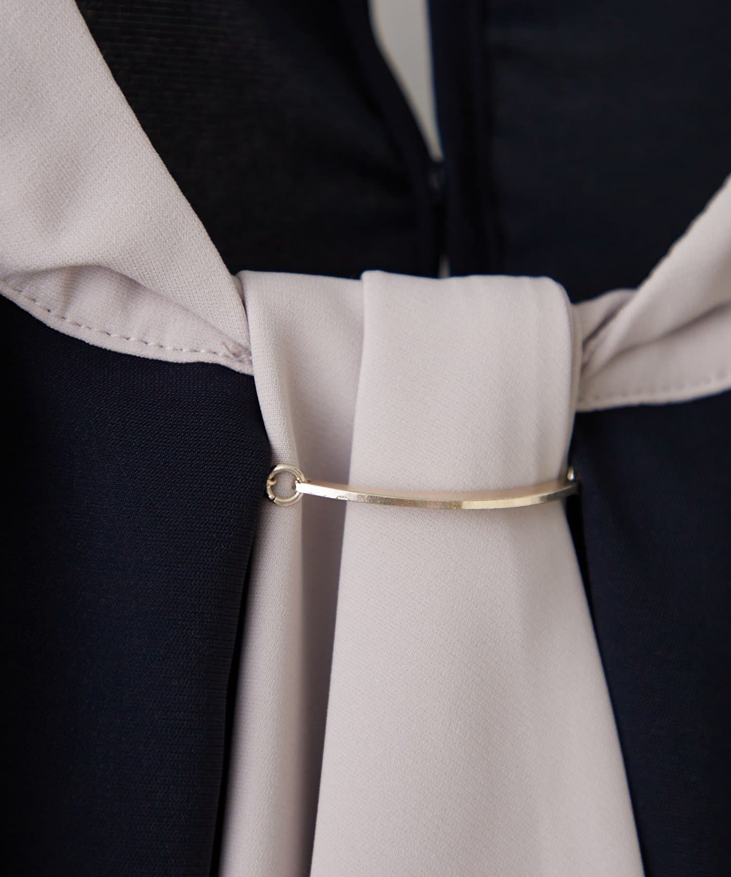 NICE CLAUP / OLIVE des OLIVE OUTLET(ナイスクラップ  / オリーブ デ オリーブ アウトレット) 【OUTLET限定】【continuer】襟ぐりチャーム付ボウタイブラウス