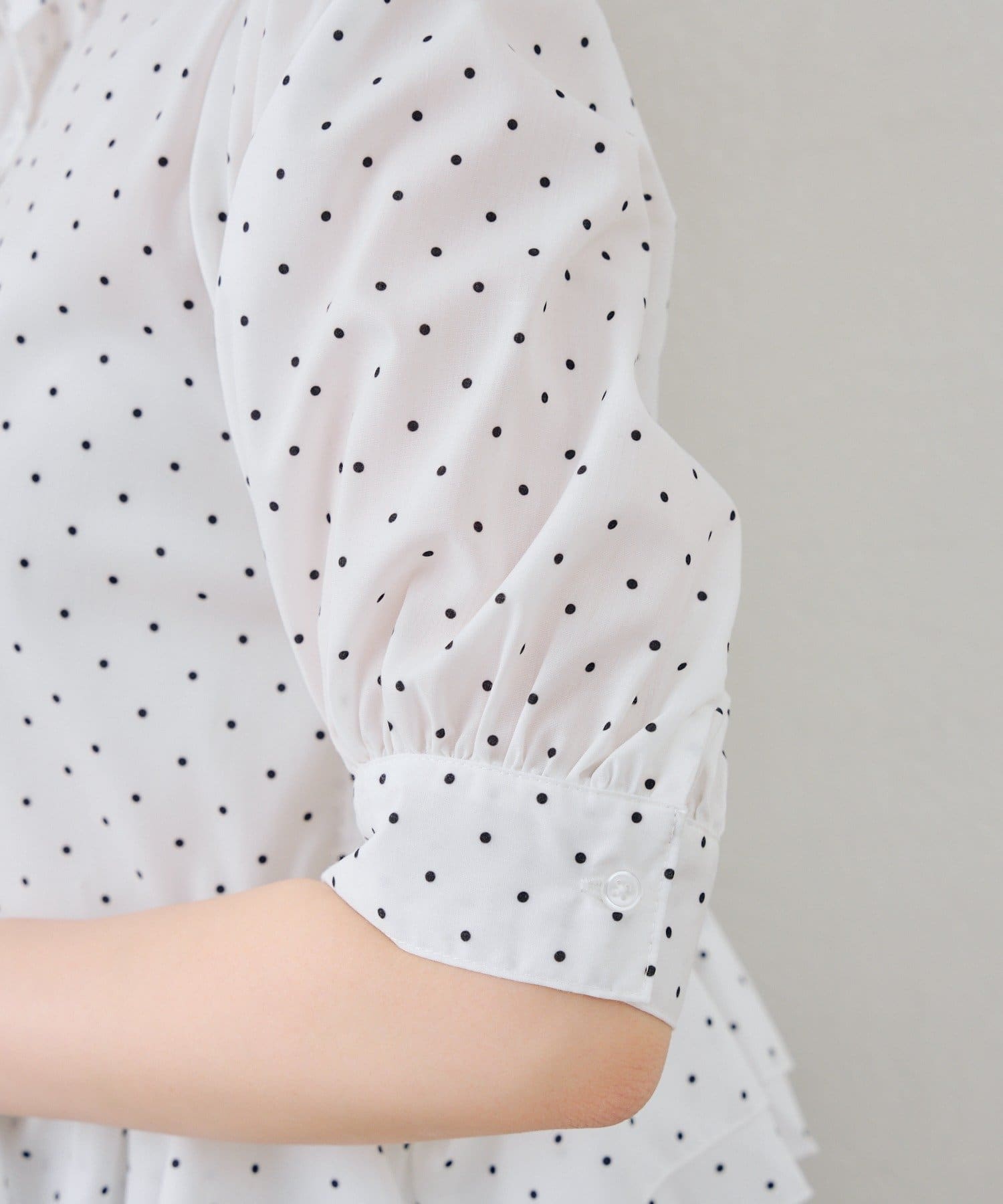 NICE CLAUP / OLIVE des OLIVE OUTLET(ナイスクラップ  / オリーブ デ オリーブ アウトレット) 【ANOTHER BRANCH】フリルヘムブラウス