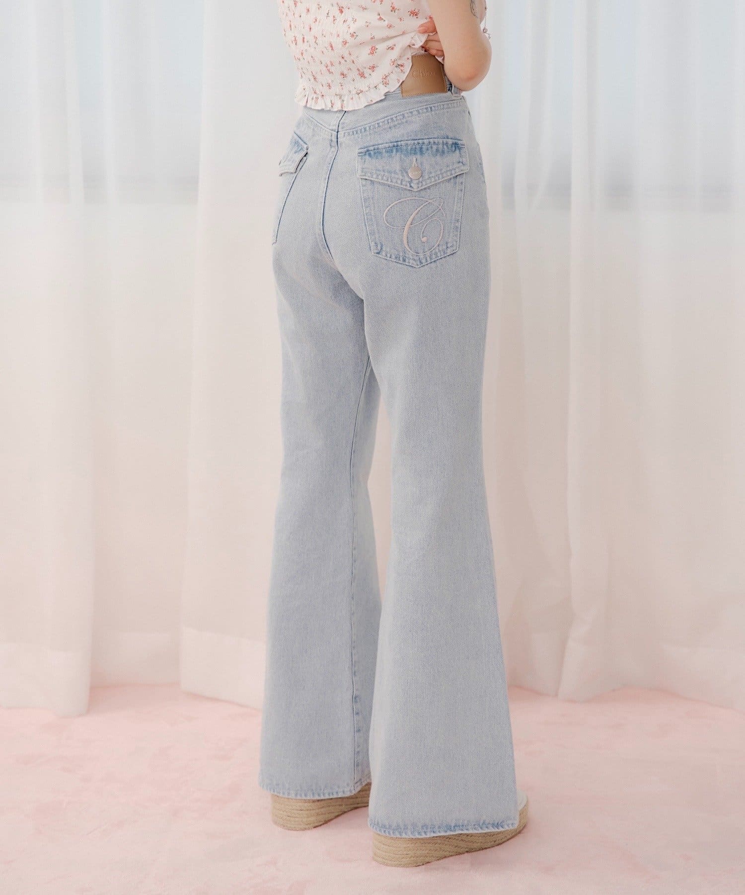 Chico(チコ) ロゴ刺繍フレアデニム