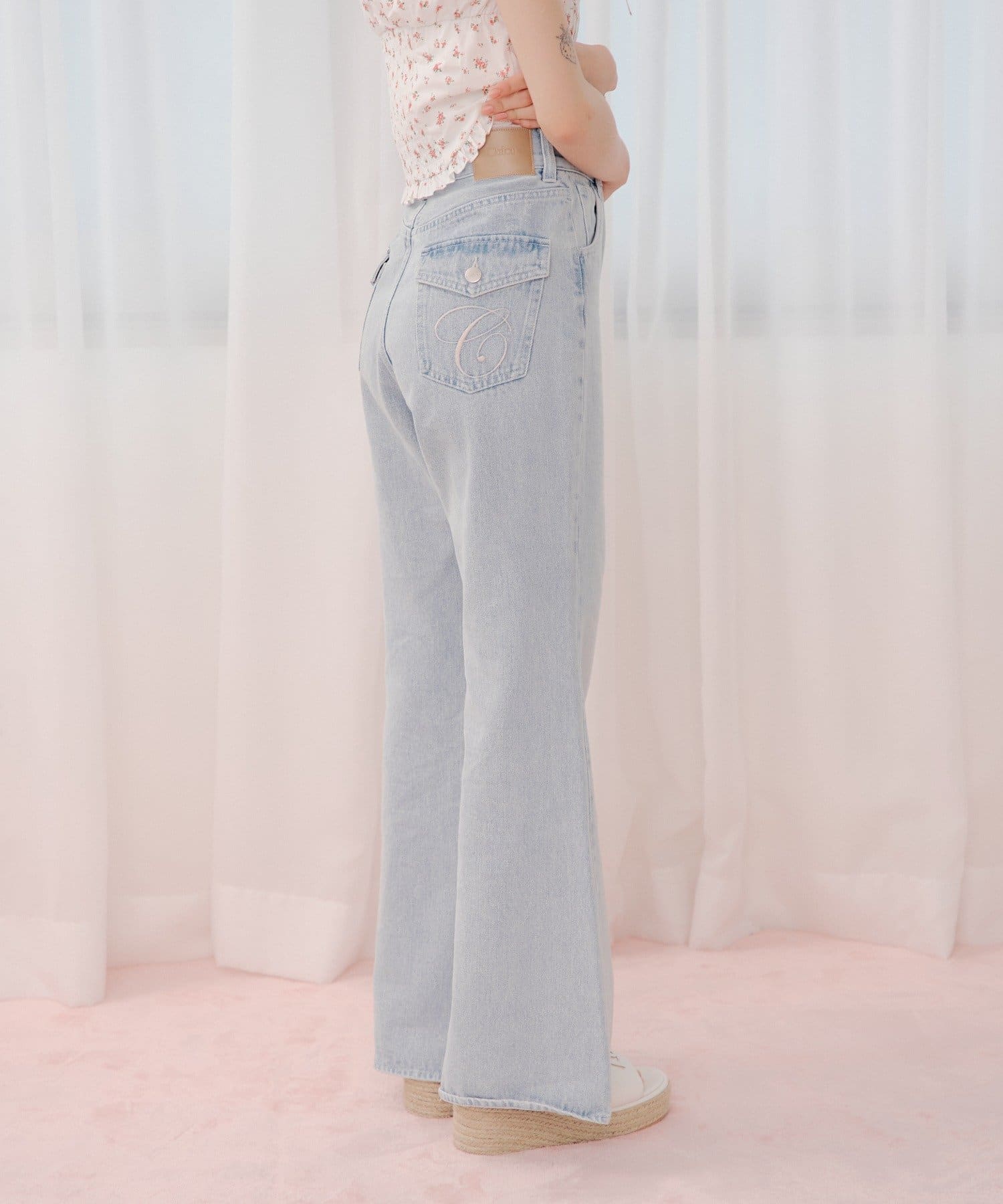 Chico(チコ) ロゴ刺繍フレアデニム