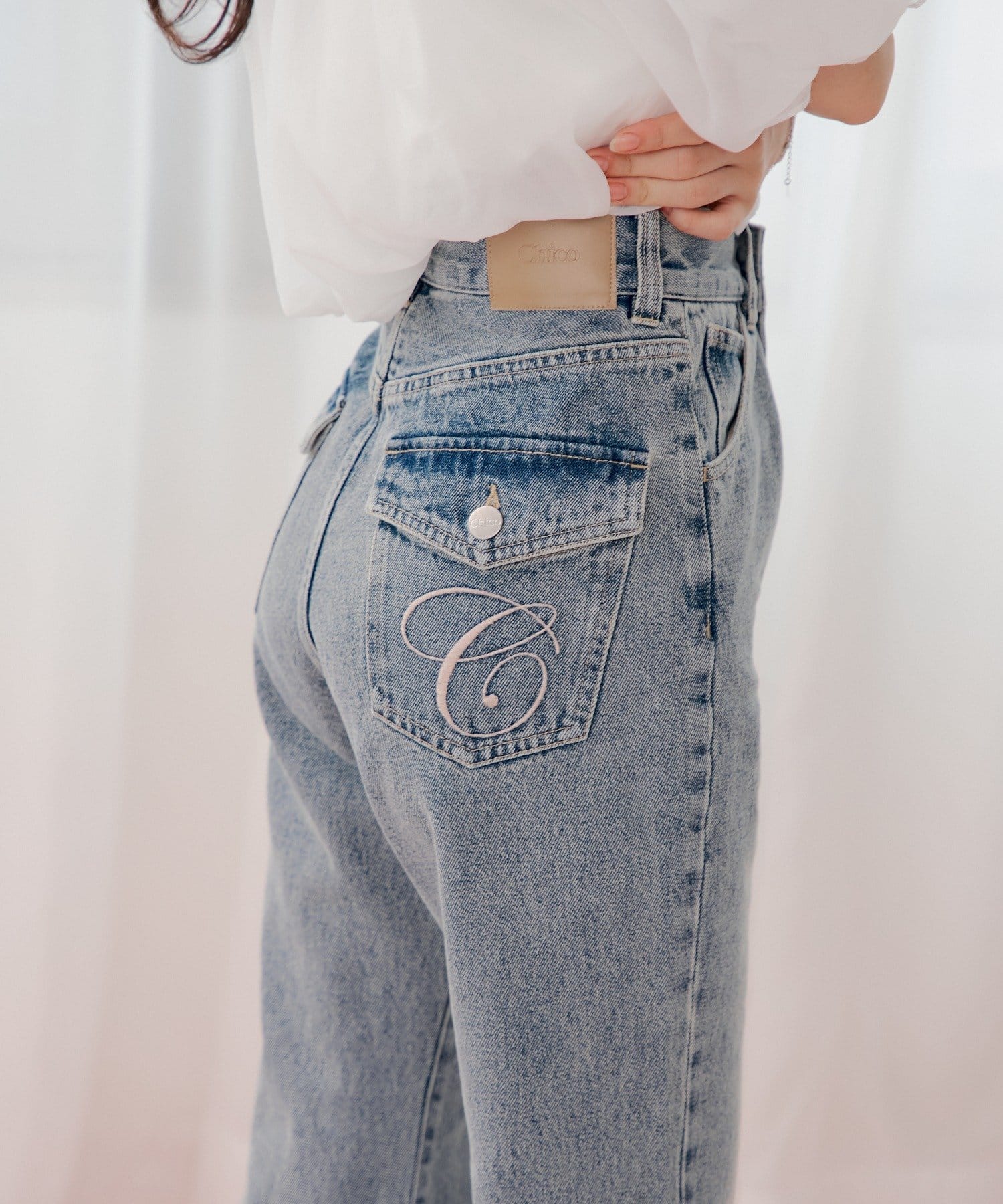 Chico(チコ) ロゴ刺繍フレアデニム