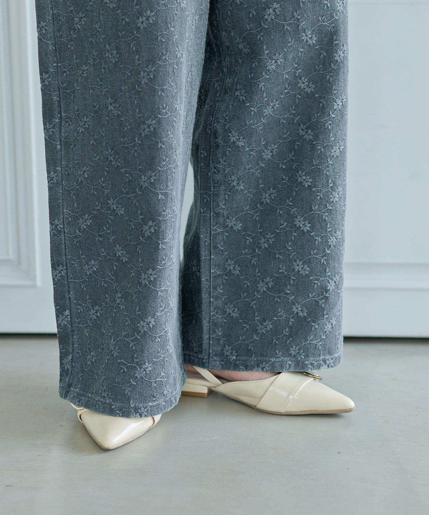 Kastane(カスタネ) 【2サイズ展開/低身長サイズ】ワイドフラワーエンブロイダリーデニム