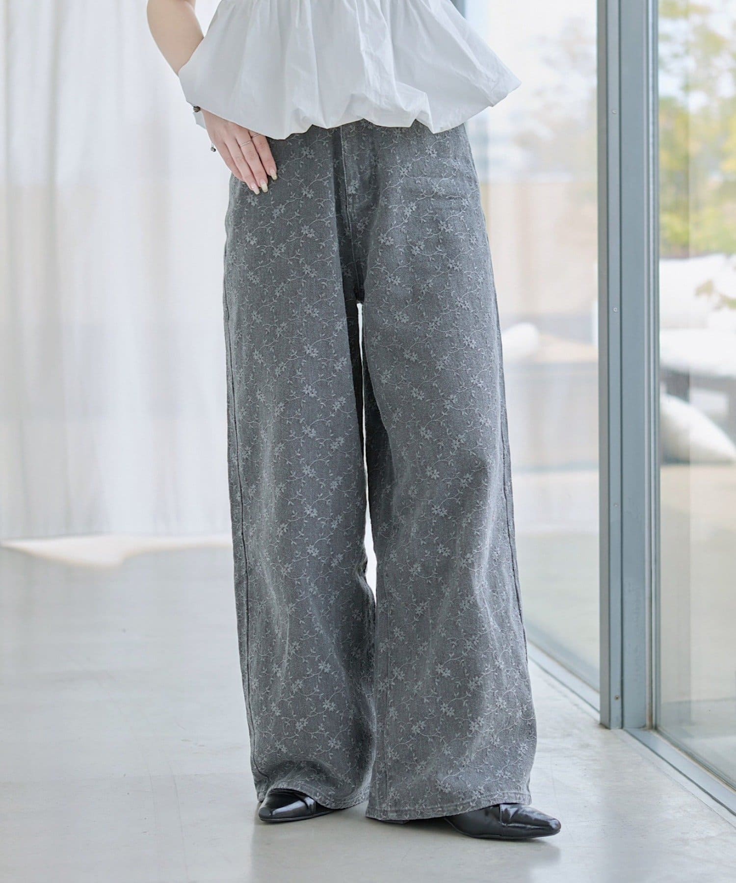 Kastane(カスタネ) 【2サイズ展開/低身長サイズ】ワイドフラワーエンブロイダリーデニム