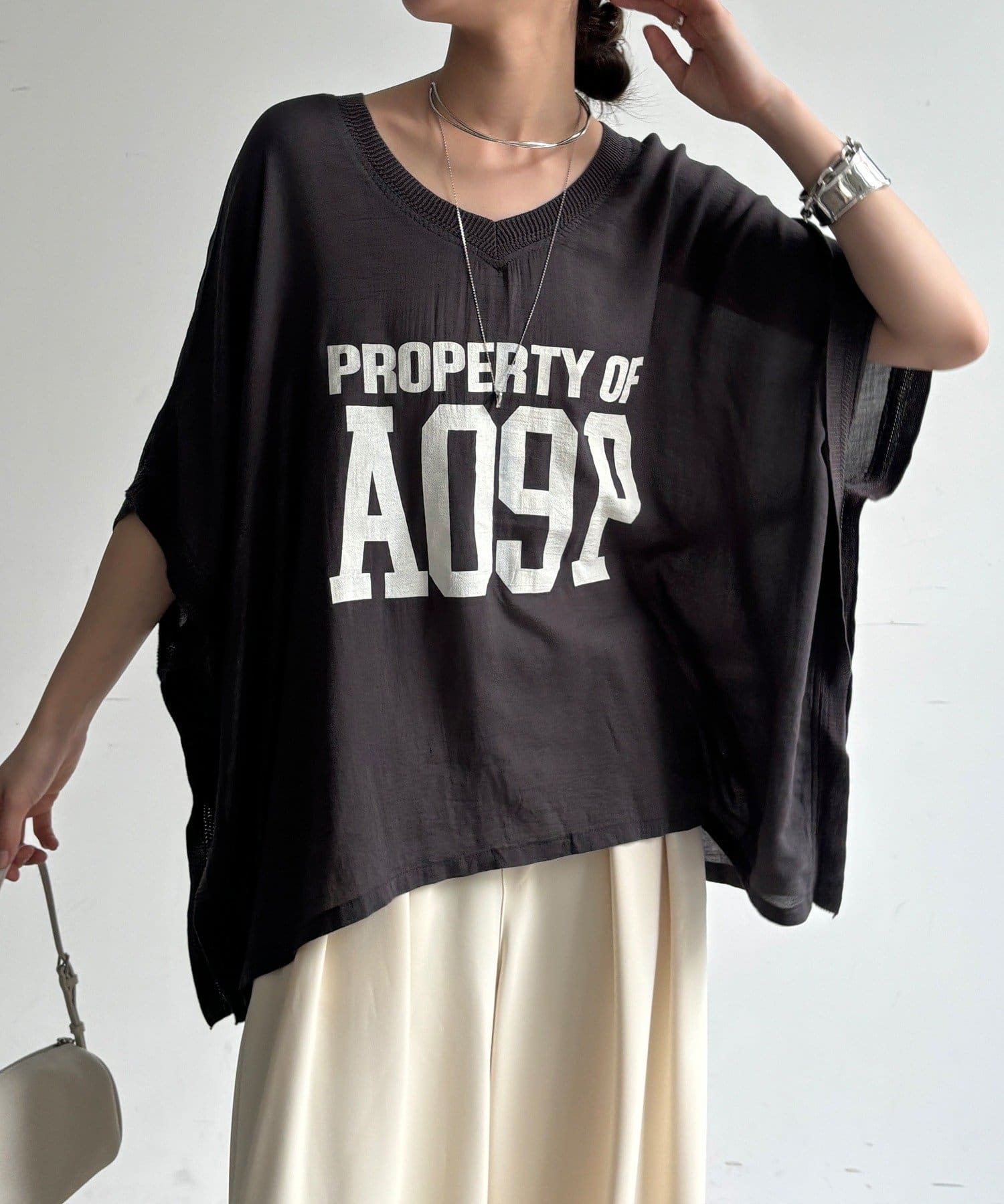 DOUDOU(ドゥドゥ) 【24日 10%OFFで予約スタート！】シアーポンチョロゴTEE