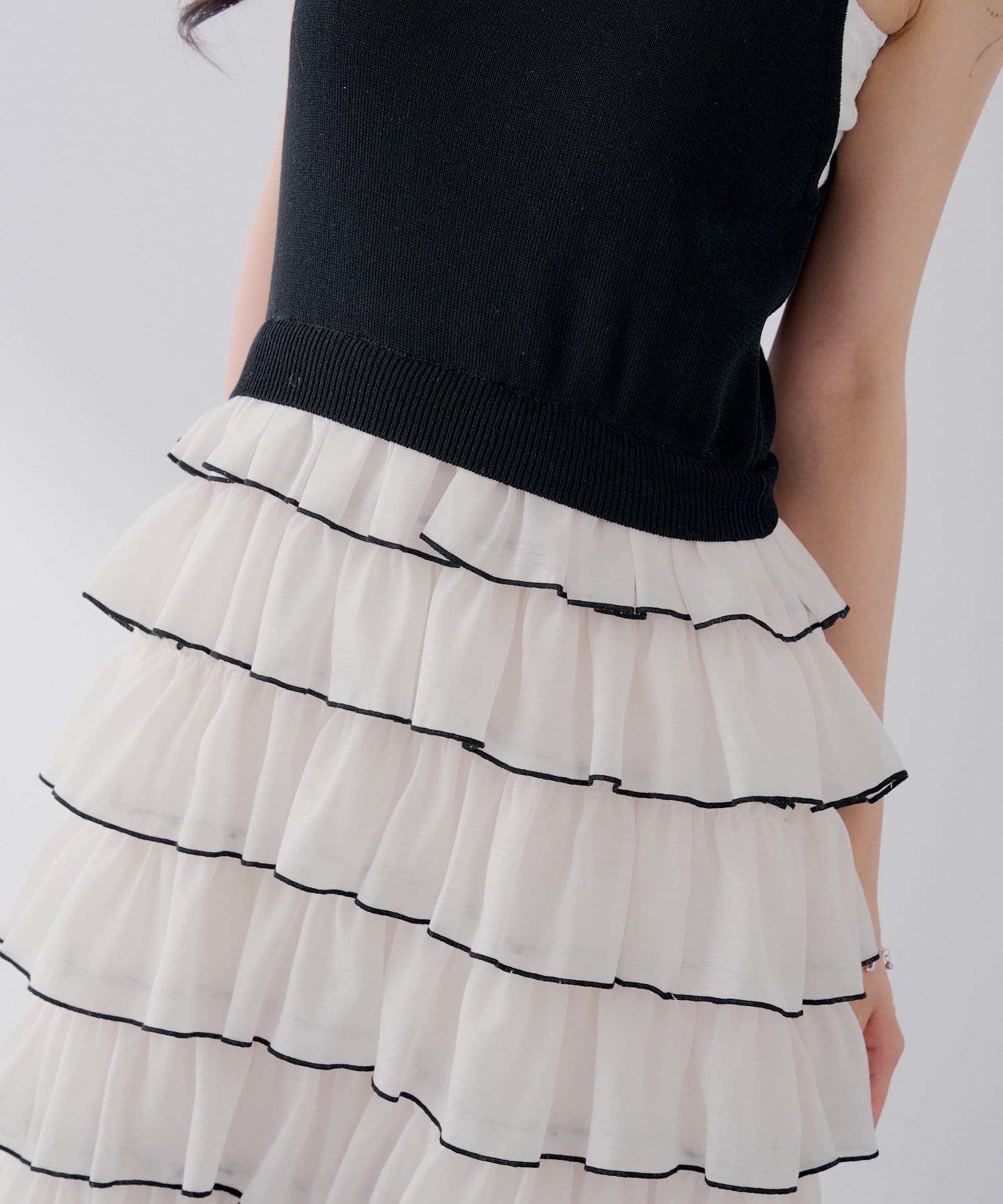 Chico(チコ) 【SALON by Chico】アメスリフリルティアードドッキングワンピース