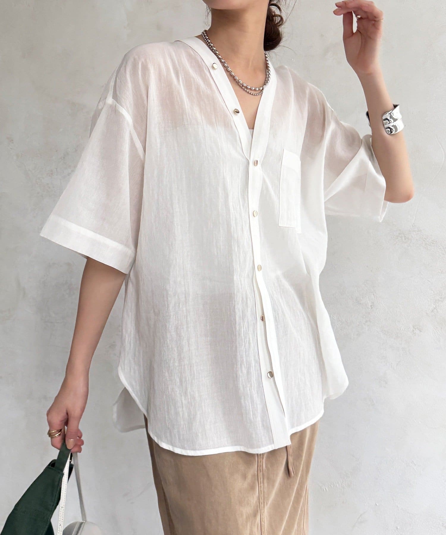 DOUDOU(ドゥドゥ) シャンブレーVVシャツ