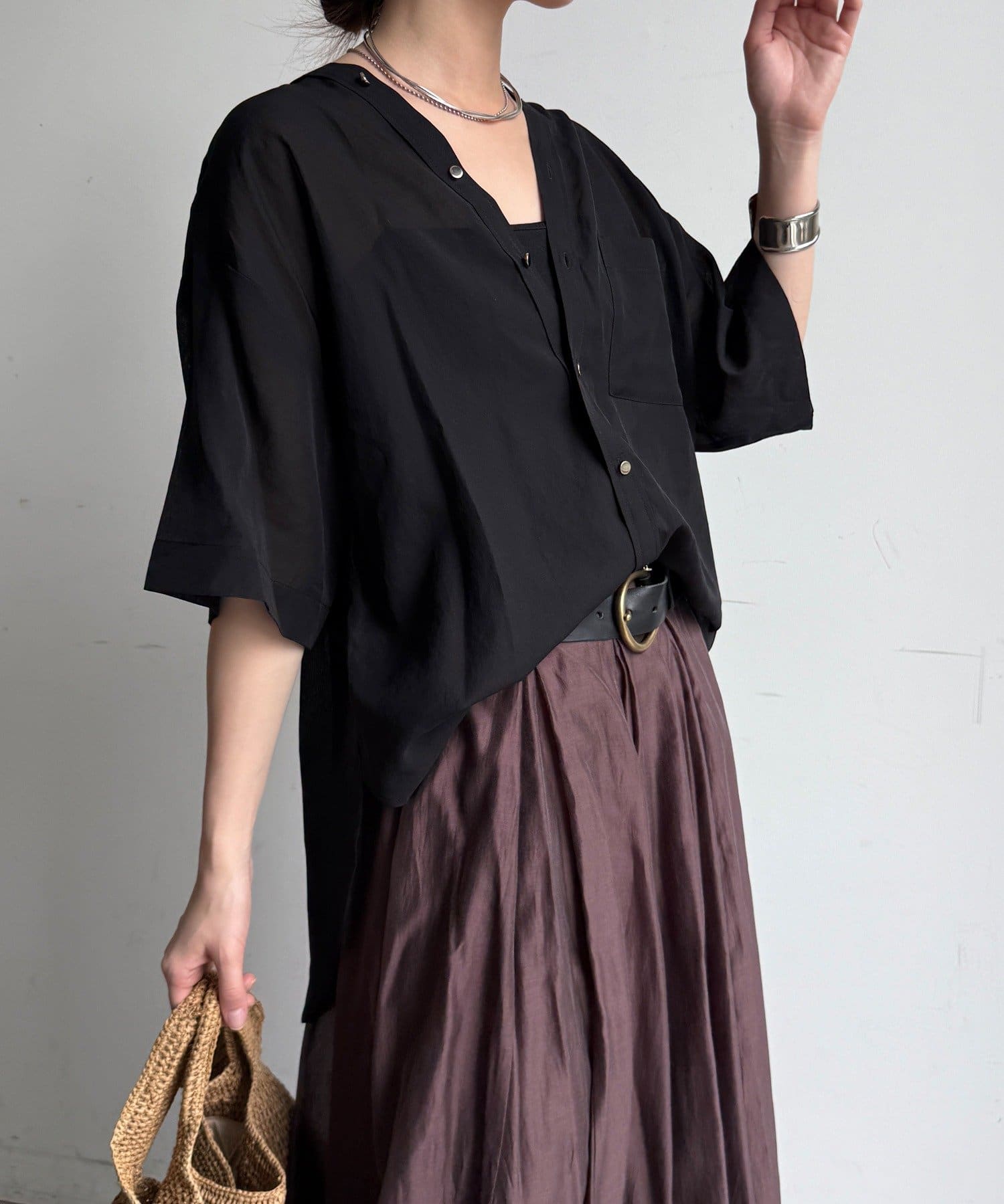 DOUDOU(ドゥドゥ) シャンブレーVVシャツ