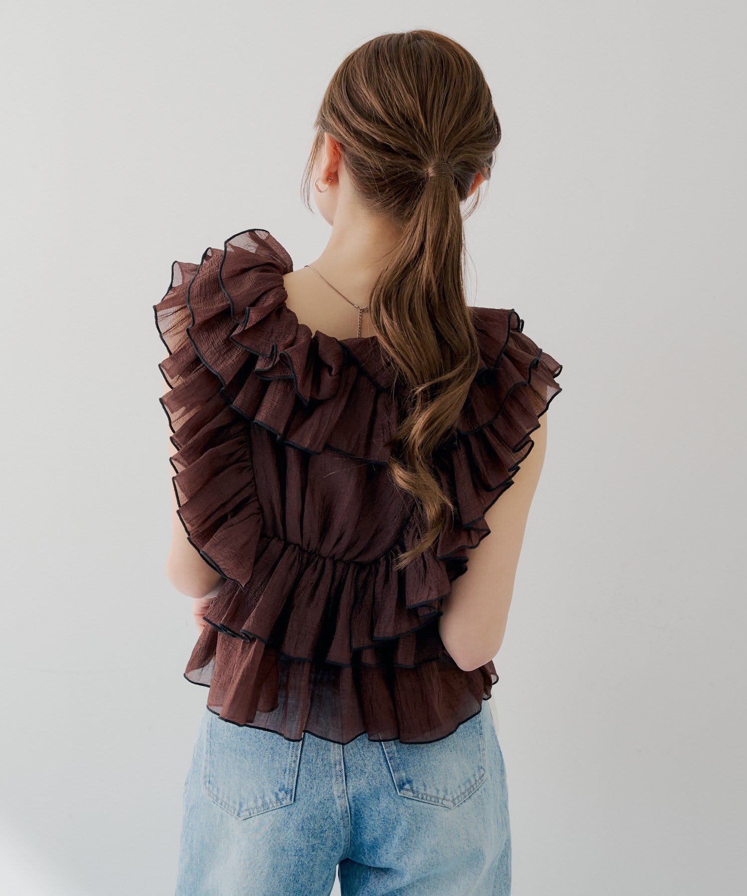 Chico(チコ) 【SALON by Chico】バイカラーラッフルフリルペプラムブラウス