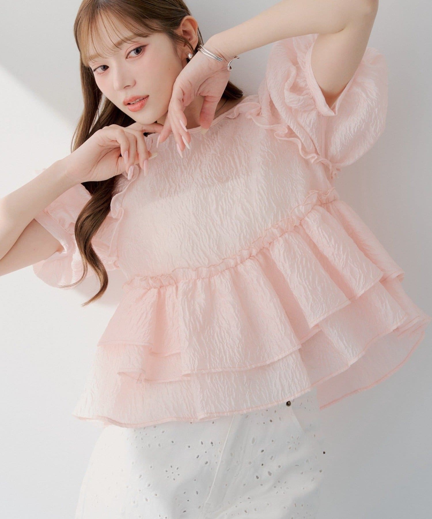 Chico(チコ) 【SALON by Chico】デザインパフ袖バックリボンペプラムブラウス