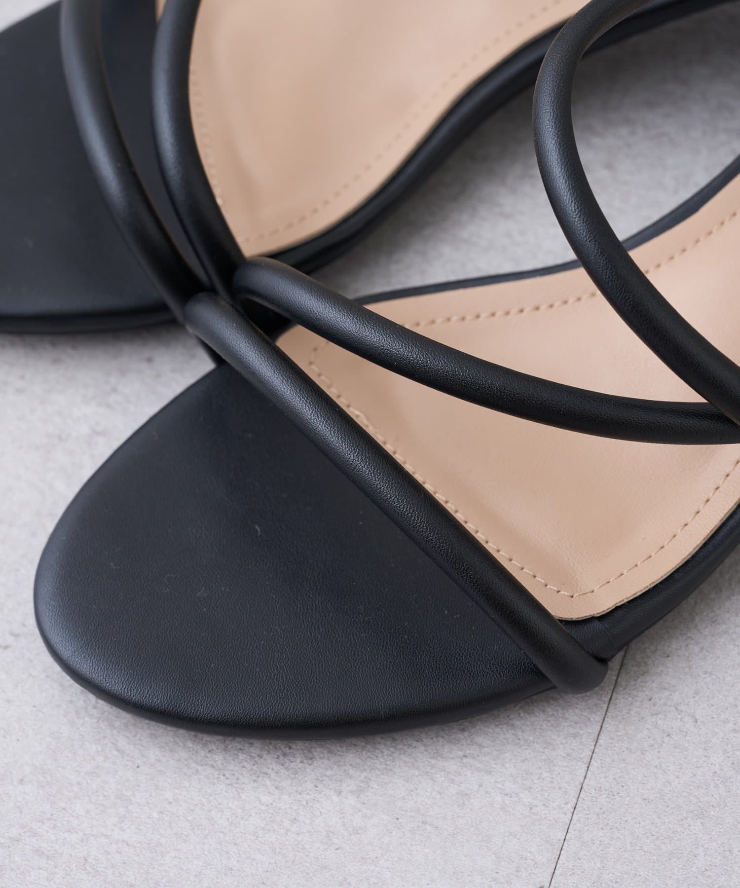 DISCOAT(ディスコート) チューブストラップサンダル