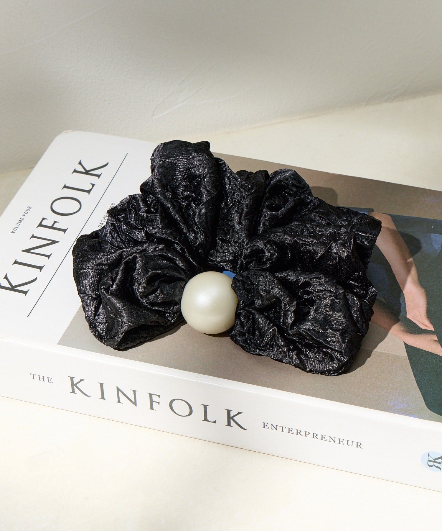 Lattice(ラティス) パール付きサテンシュシュ