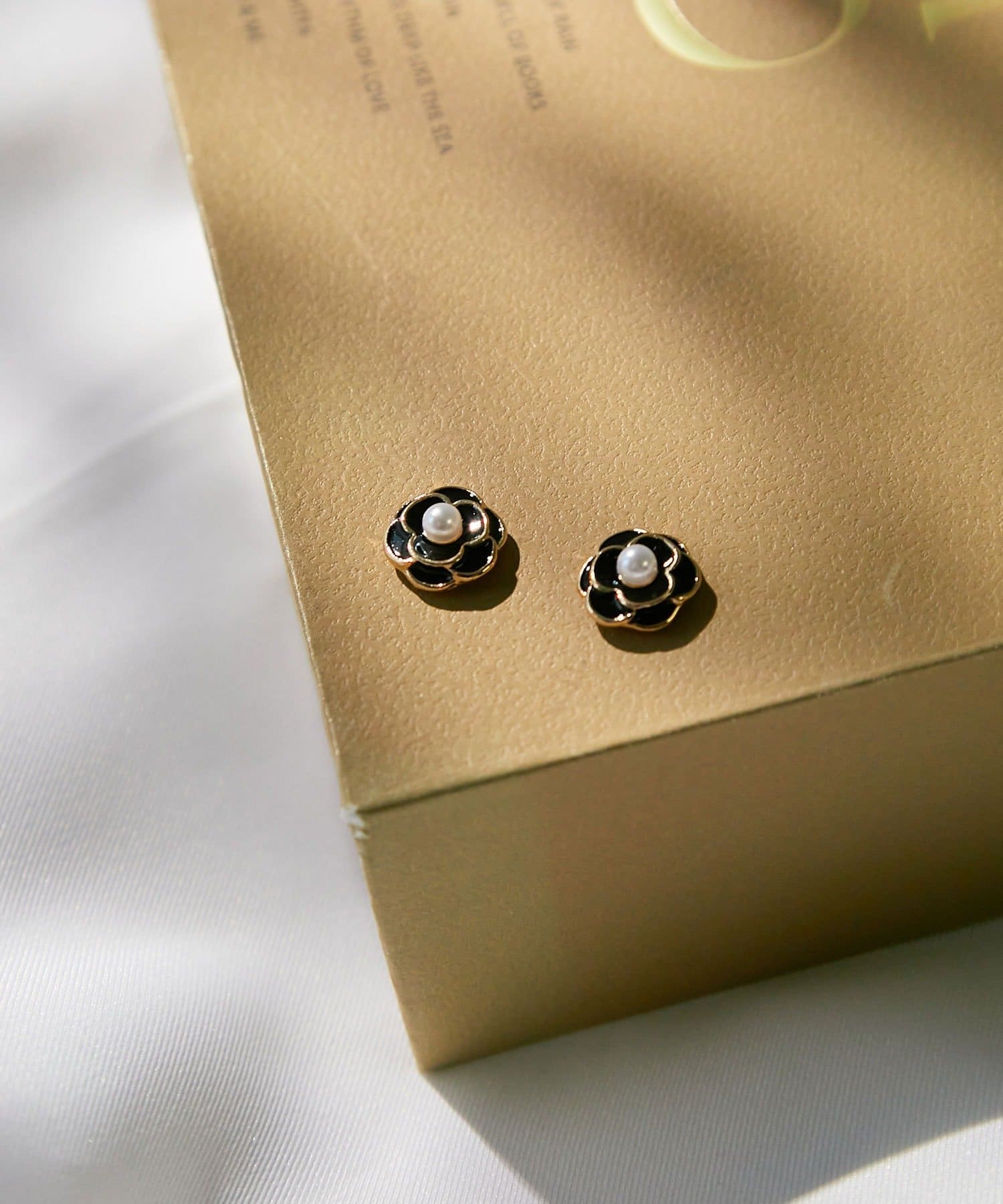 Lattice(ラティス) パールフラワーマグネットピアス