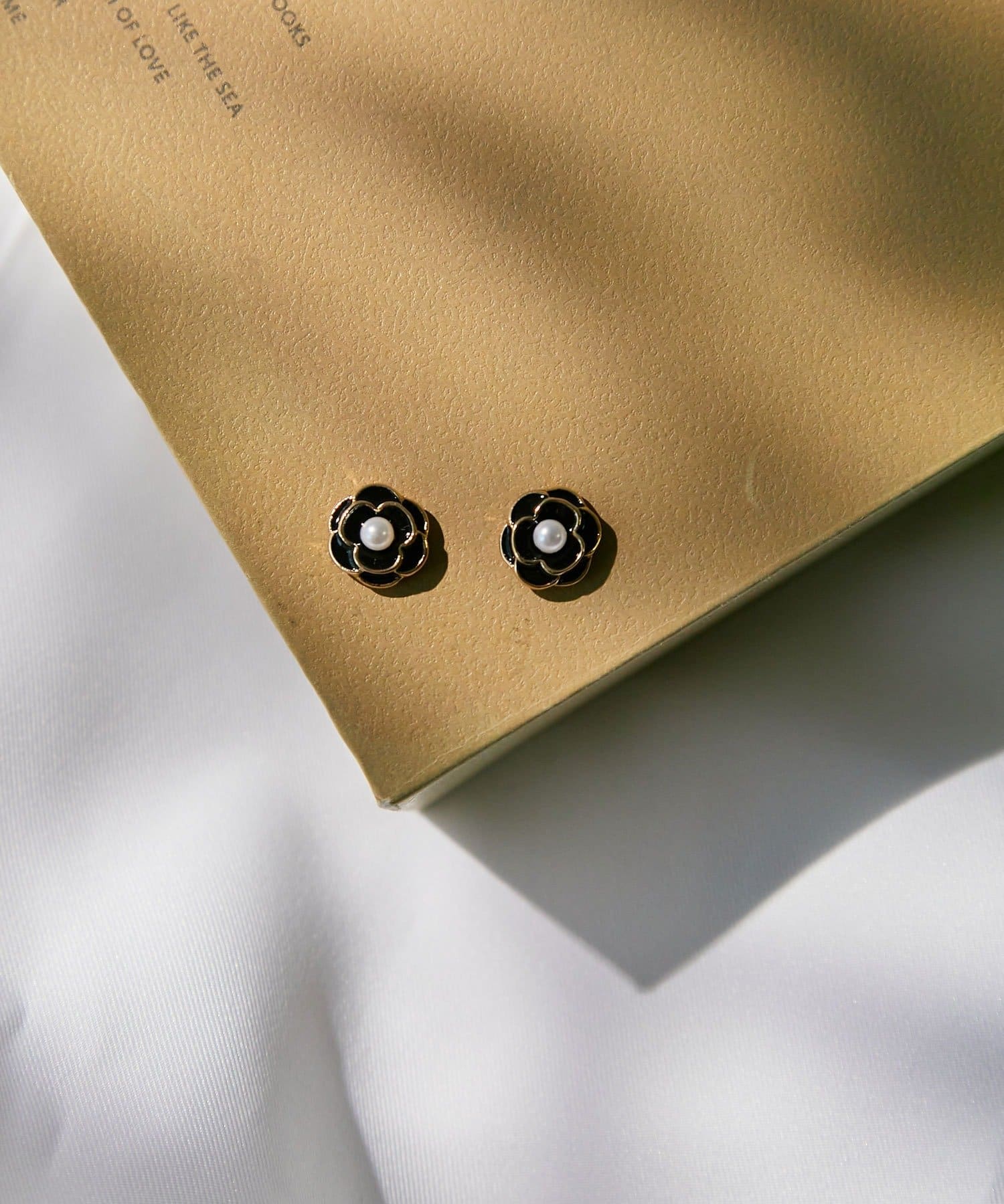 Lattice(ラティス) パールフラワーマグネットピアス