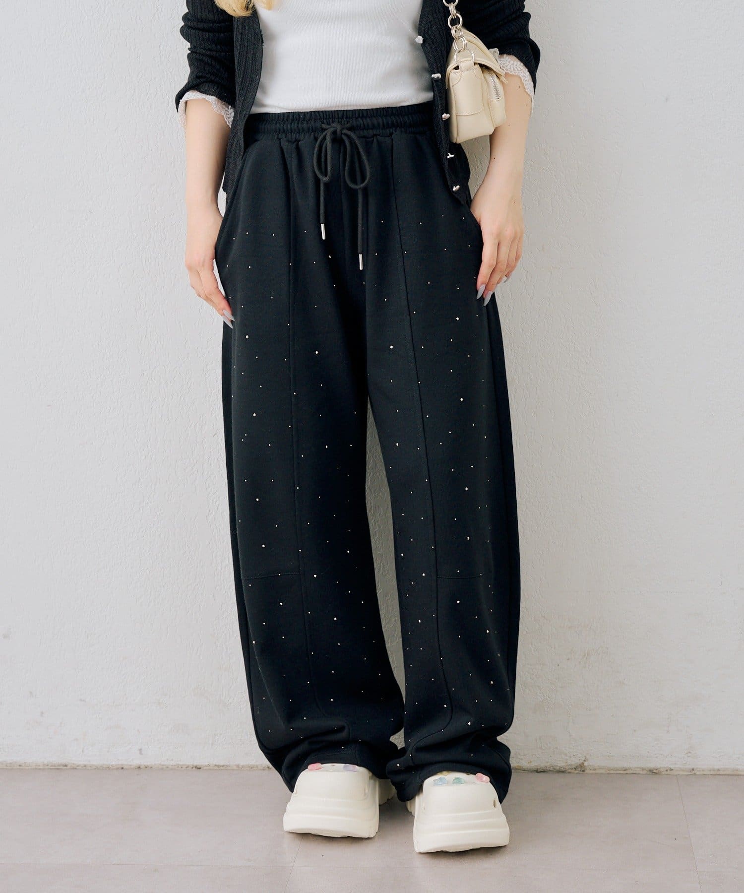 NICE CLAUP / OLIVE des OLIVE OUTLET(ナイスクラップ  / オリーブ デ オリーブ アウトレット) 【ANOTHER BRANCH】ラインストーンワイドスウエット