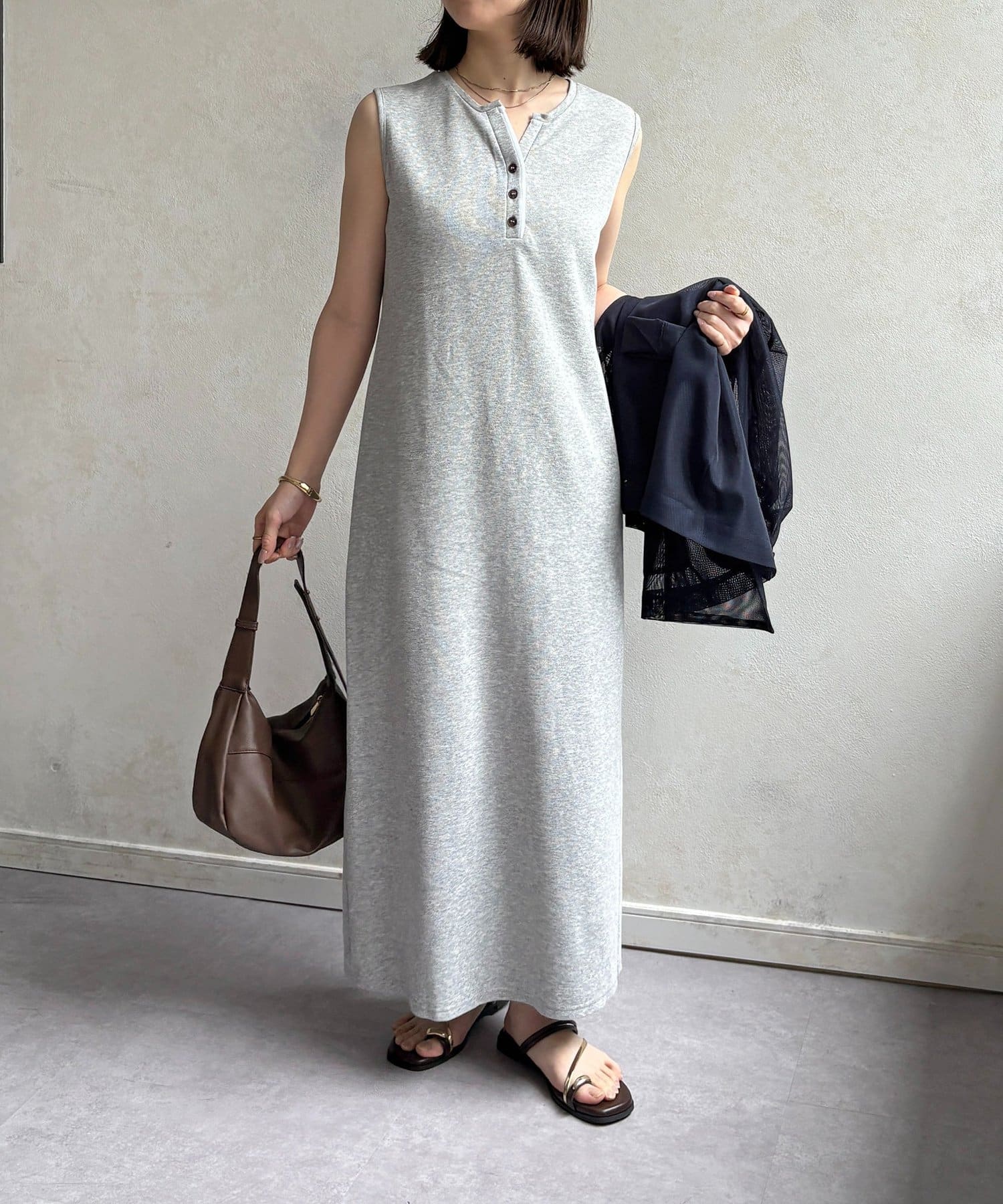 Thevon.(ゼヴォン) ヘンリーネックカットノースリワンピース