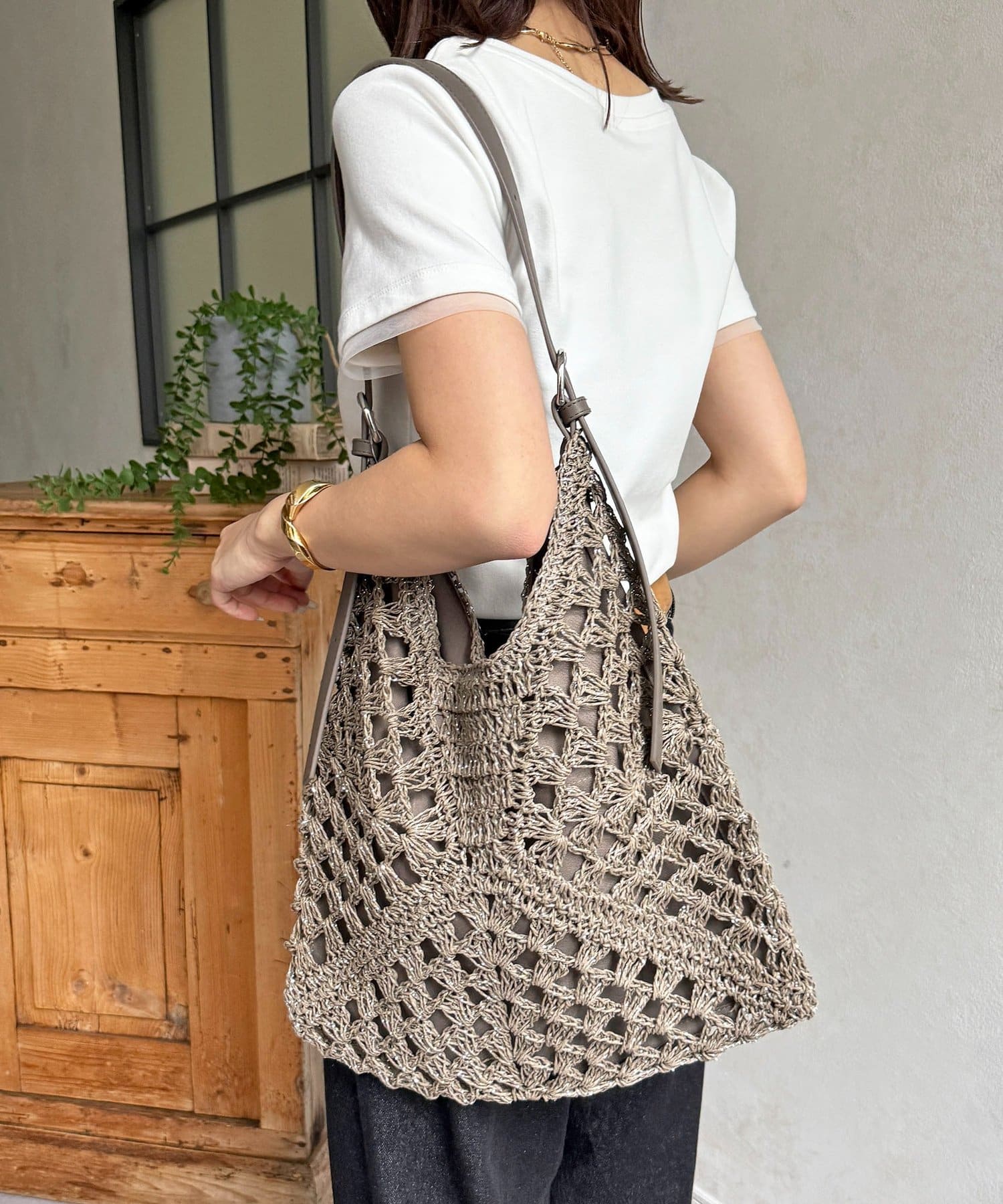 Thevon.(ゼヴォン) 透かし柄ショルダーカゴバッグ